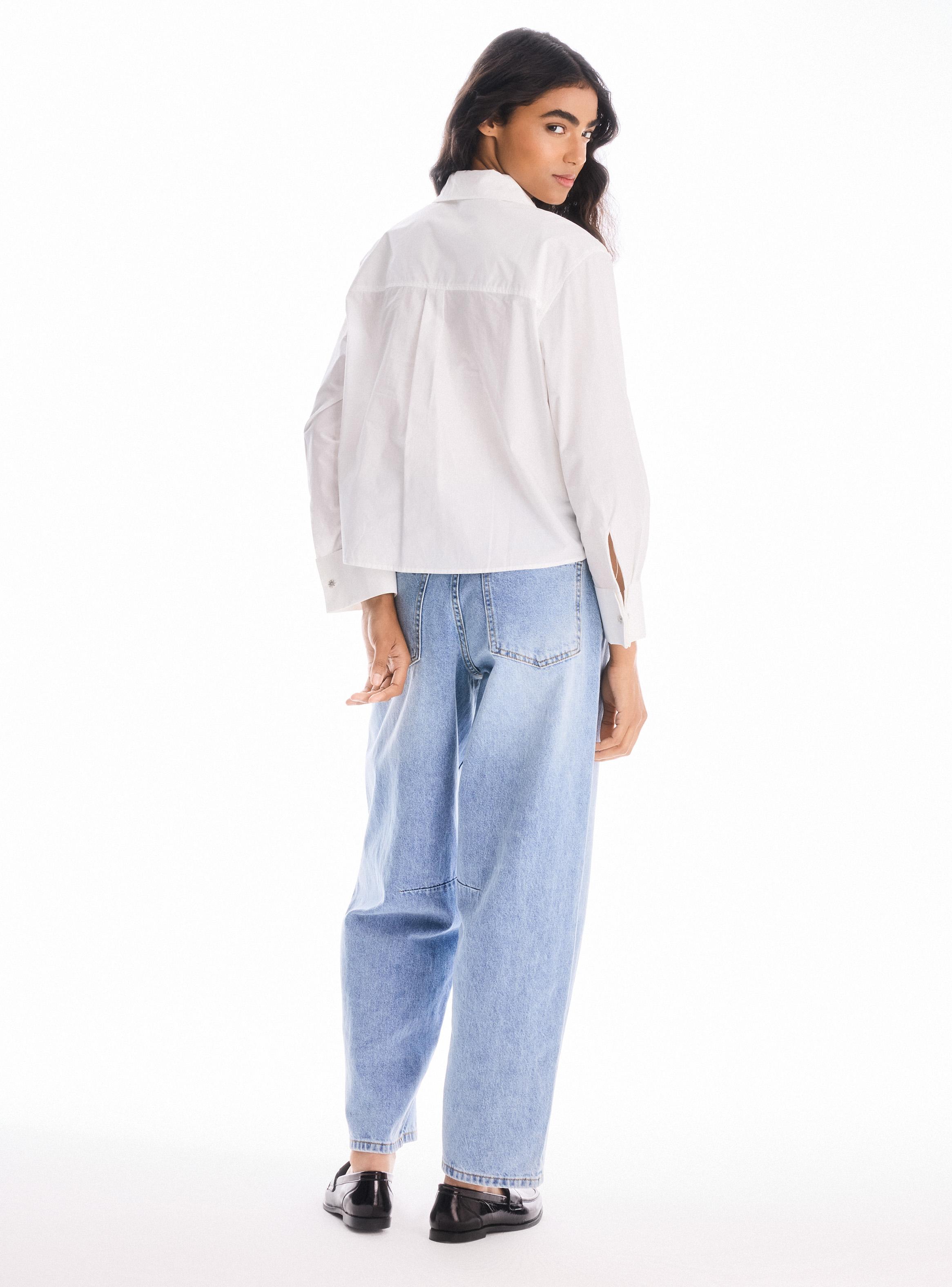 Blusa Camisera Corta con Botón Joya-5