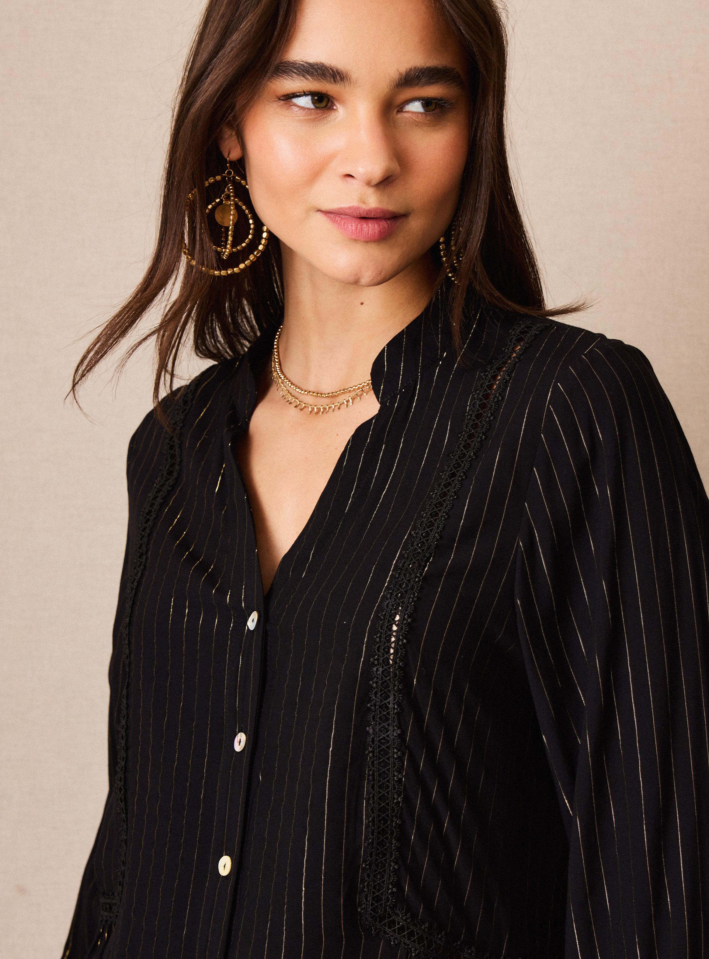 Blusa con Tela Metalizada y Cinta Decorativa-2