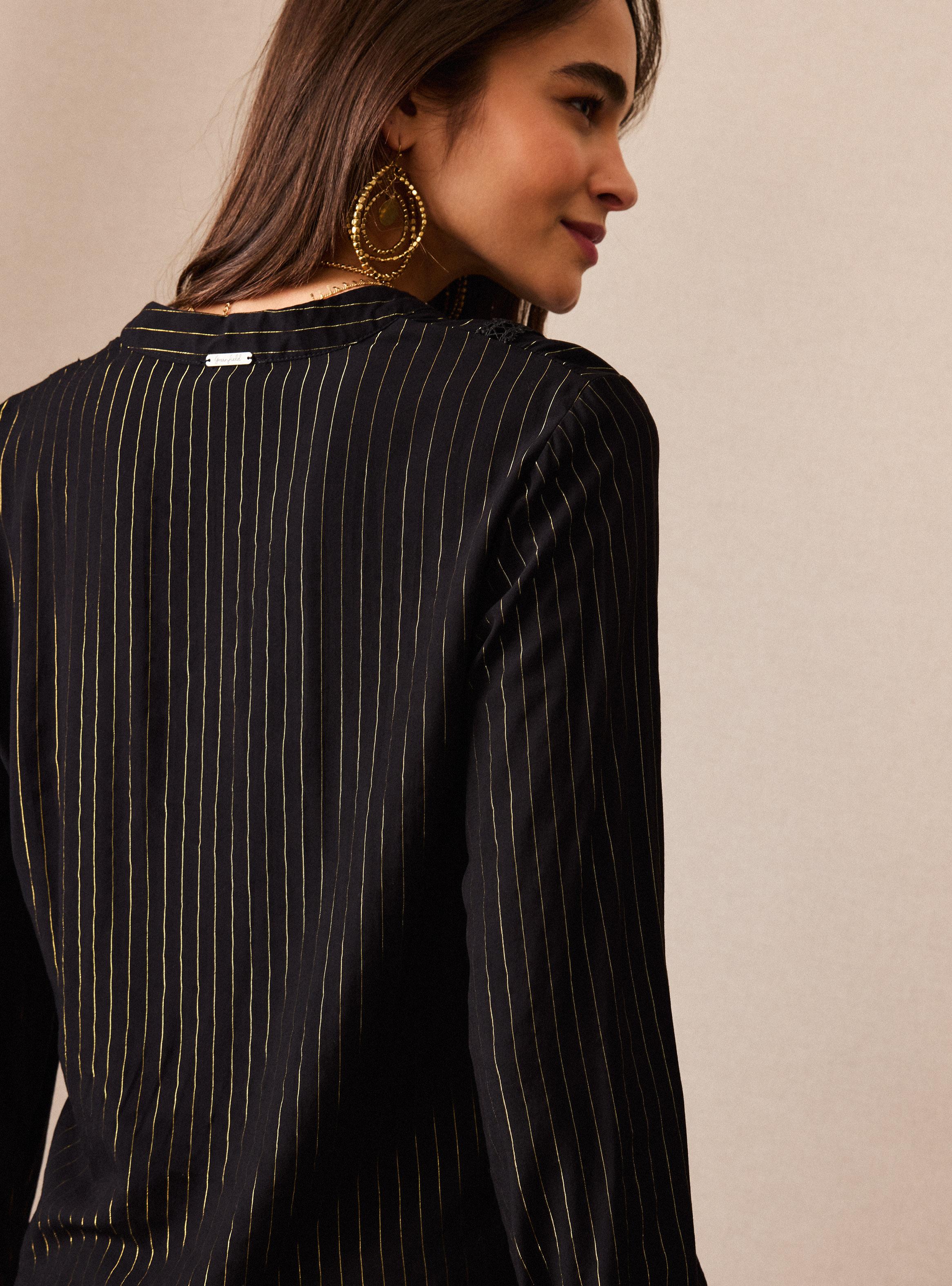 Blusa con Tela Metalizada y Cinta Decorativa-3