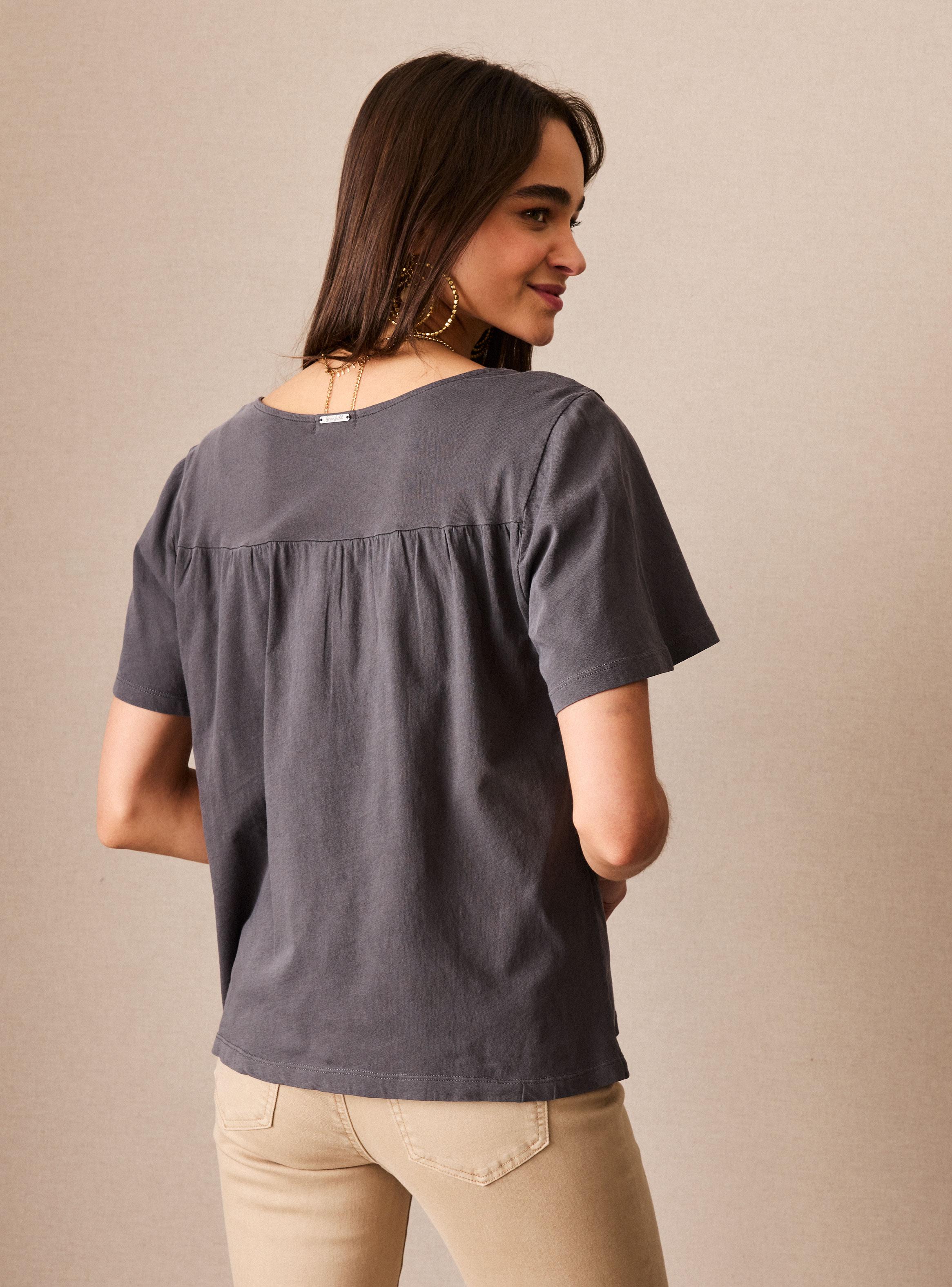 Polera con Detalle Elasticado en Hombros-1