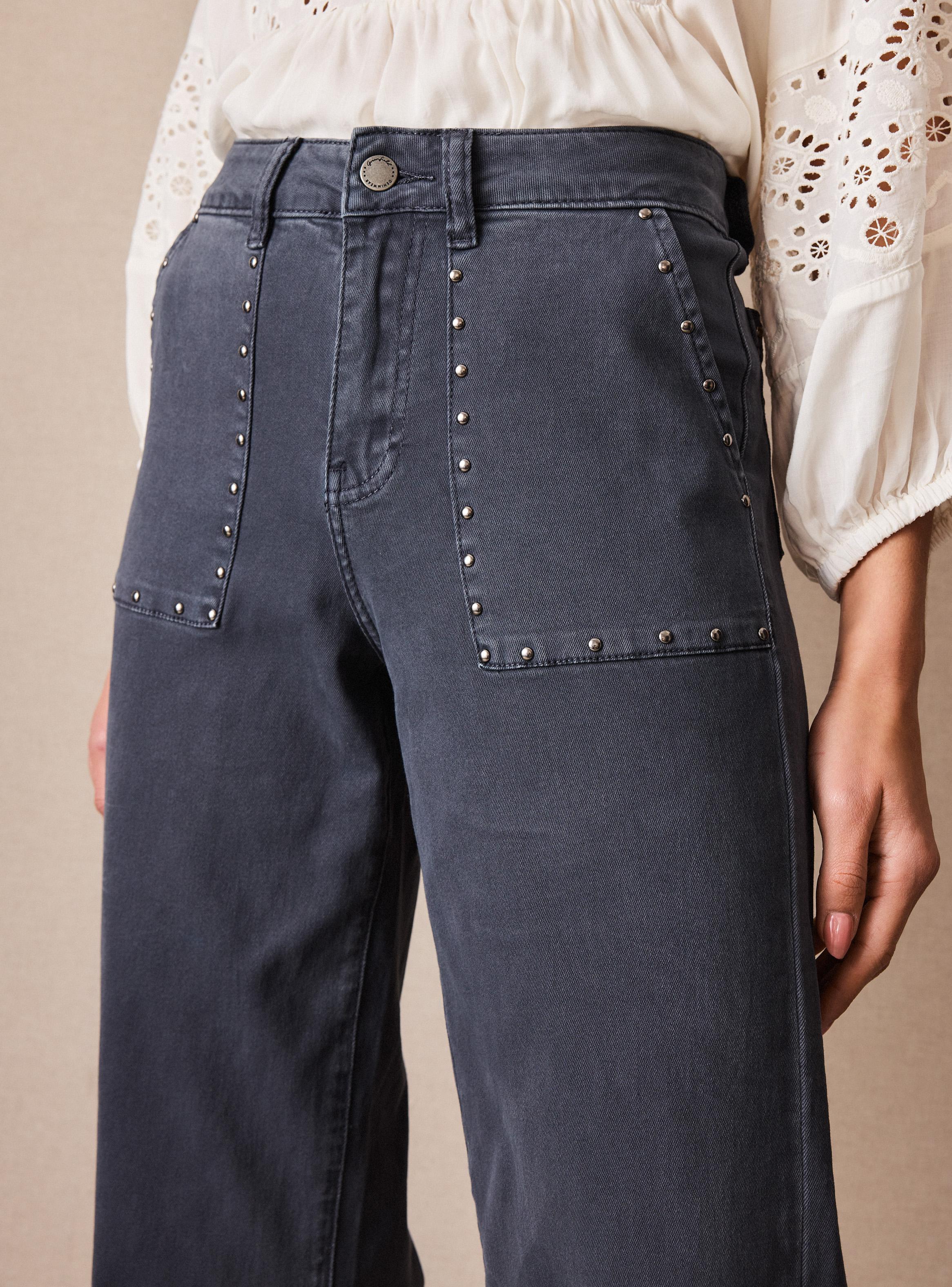 Jeans Bolsillo Carpintero y Tachas Decorativas-2