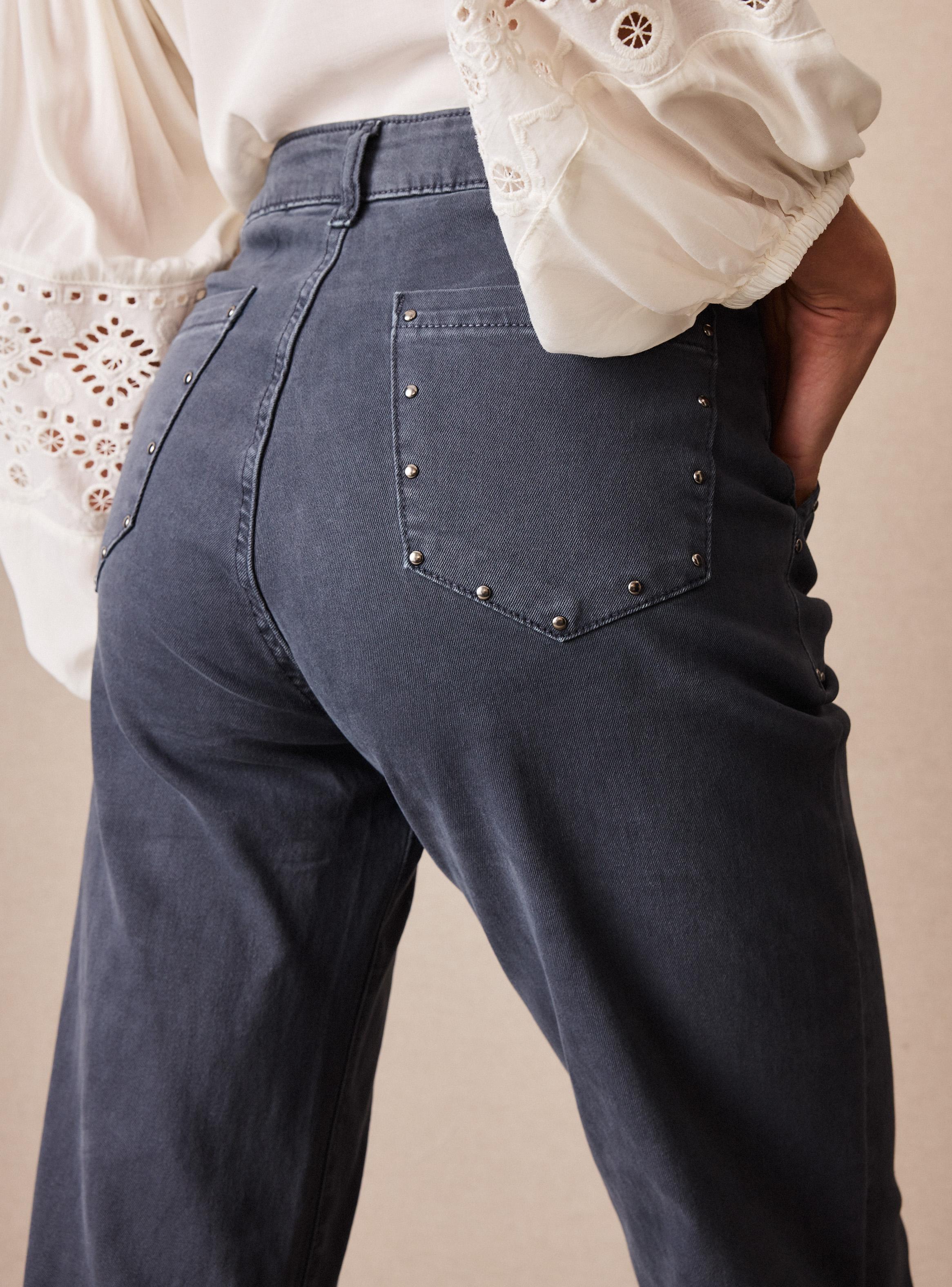 Jeans Bolsillo Carpintero y Tachas Decorativas-3