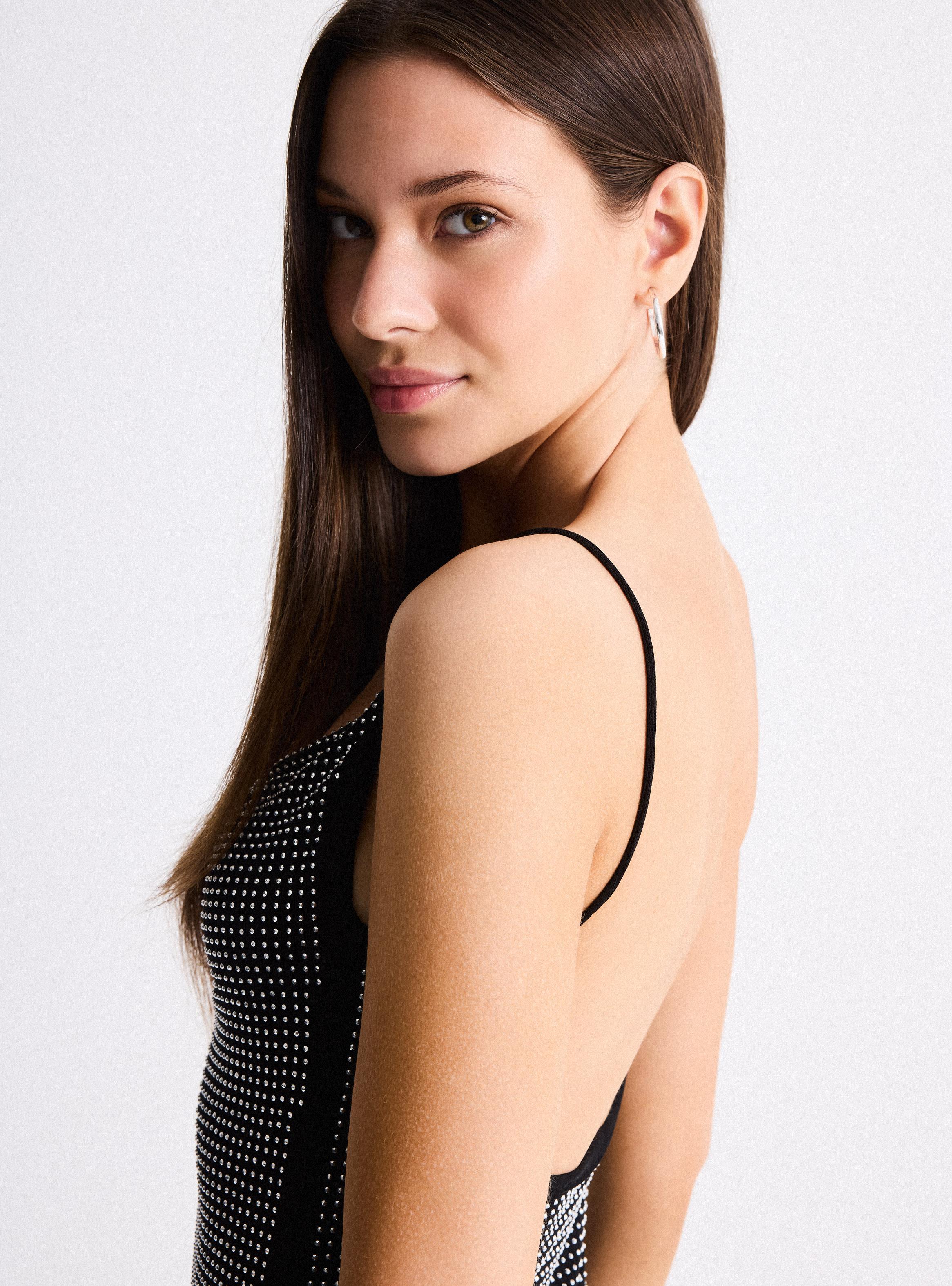 Vestido Corto Drapeado con Strass-3