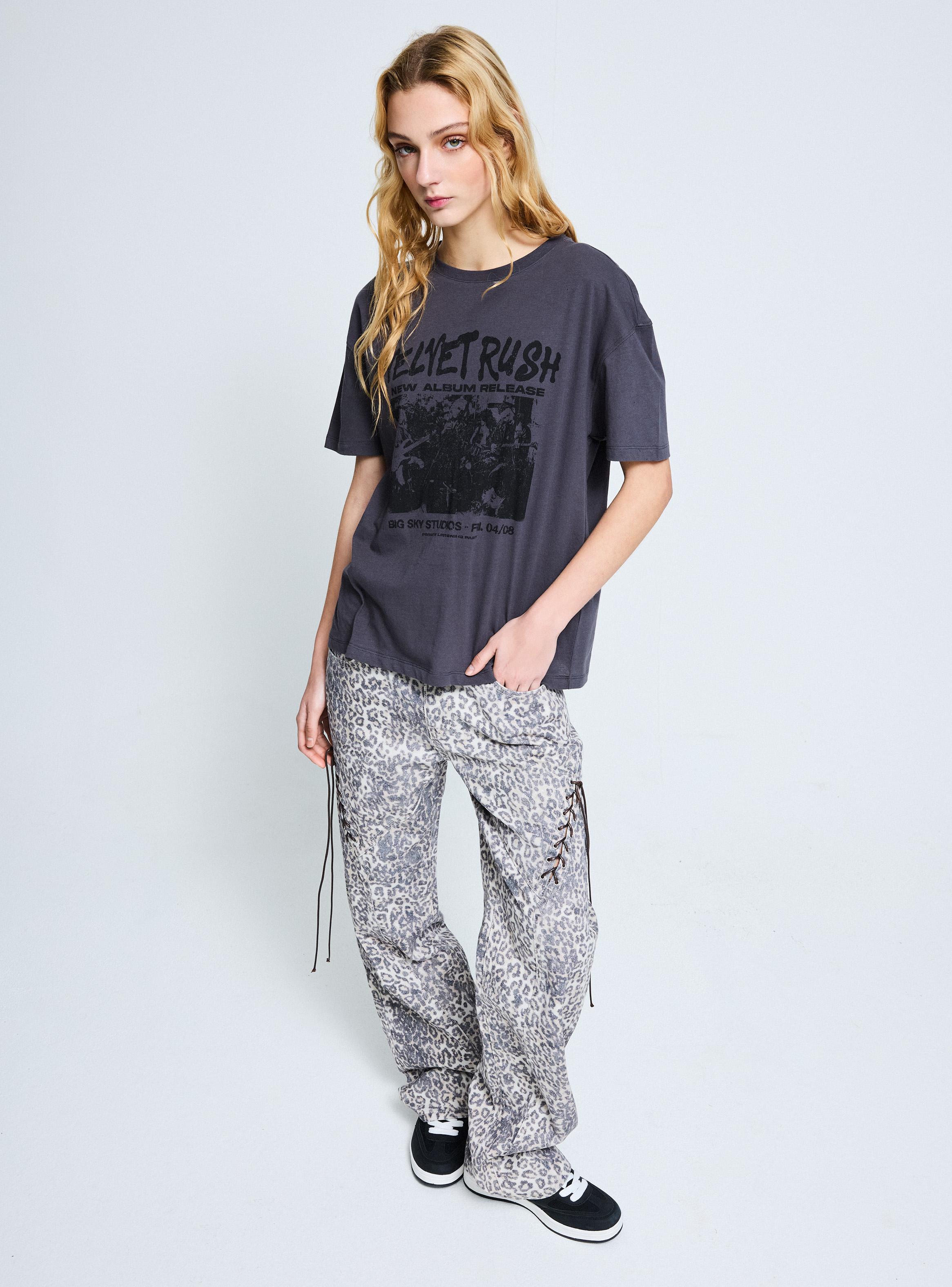 Polera Oversize Manga Corta con Estampado-4