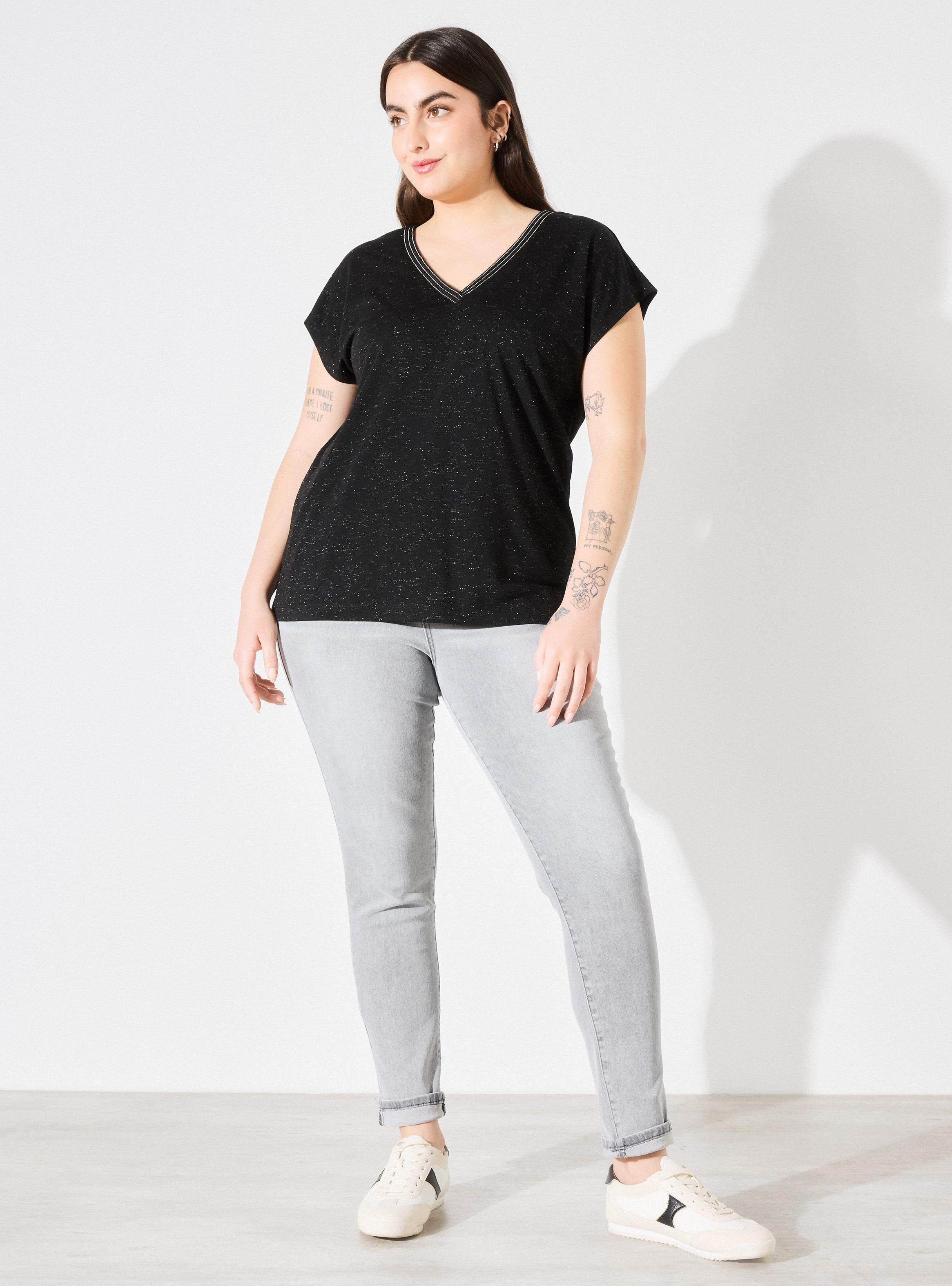 Polera Escote V con Aplicación Curvy-4