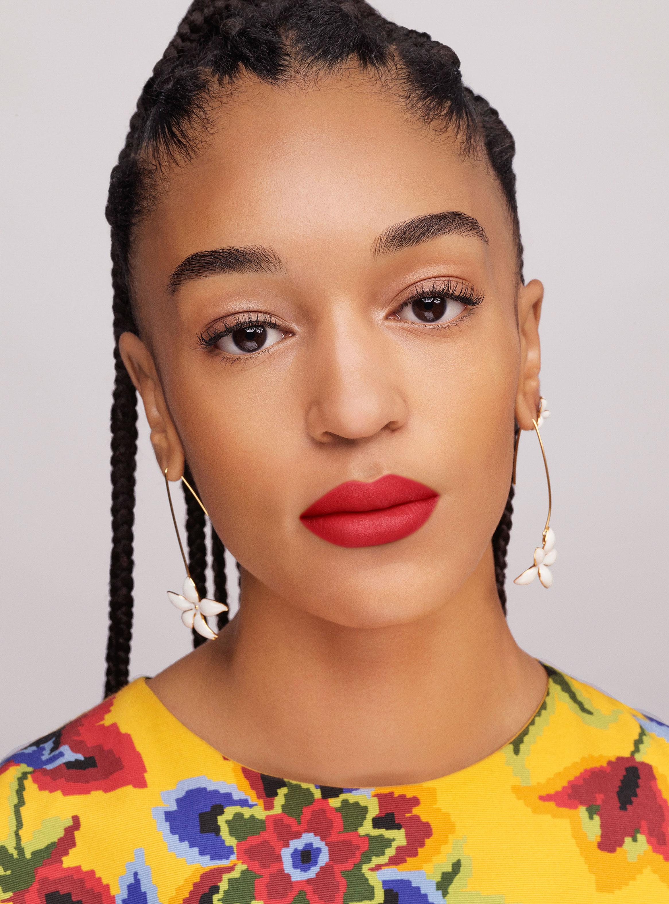 Fabulous Kiss Lipstick Blur Matte  310 & Lovewins Cap Carolina Herrera-4