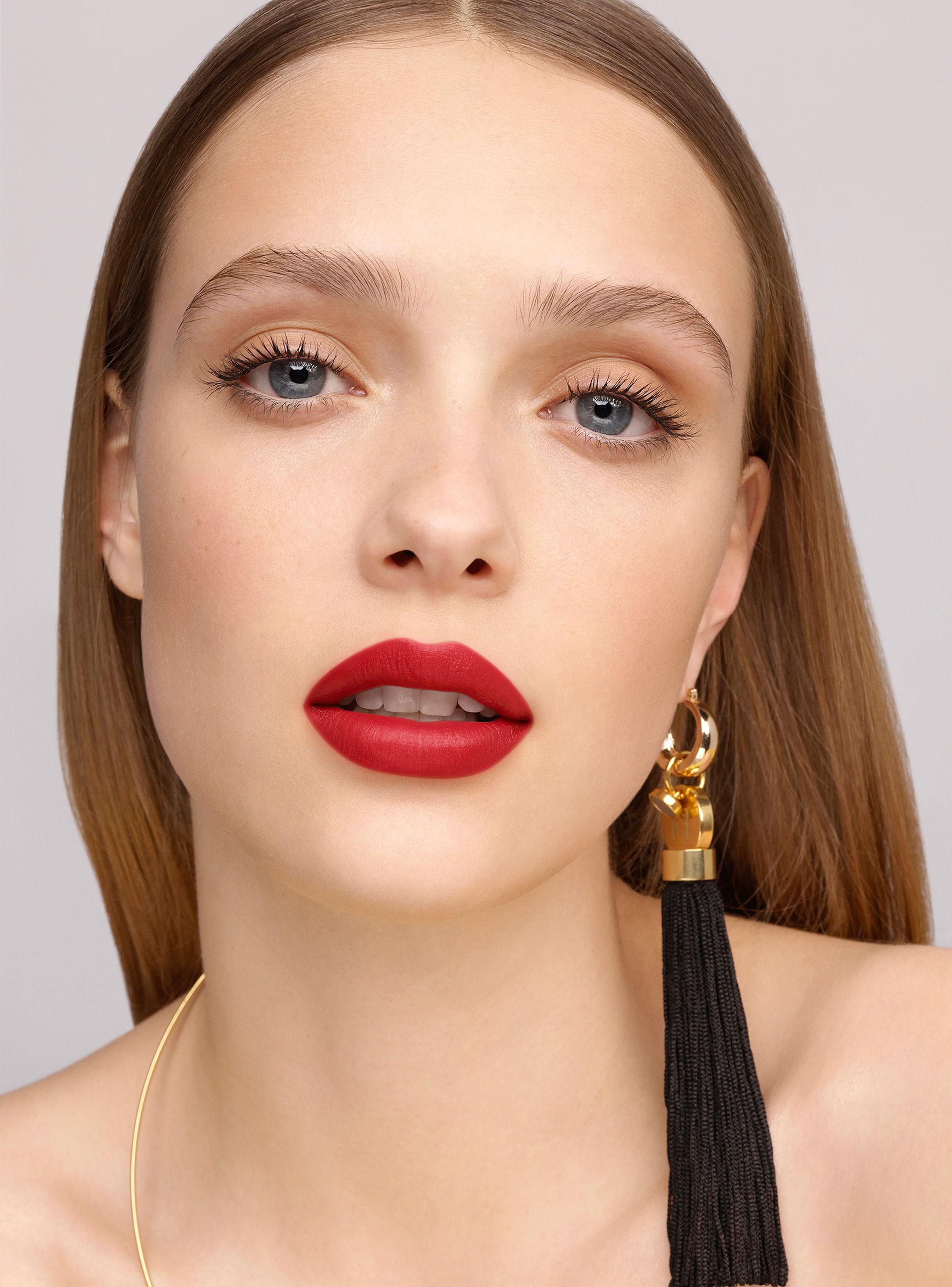 Fabulous Kiss Lipstick Blur Matte  310 & Lovewins Cap Carolina Herrera-3