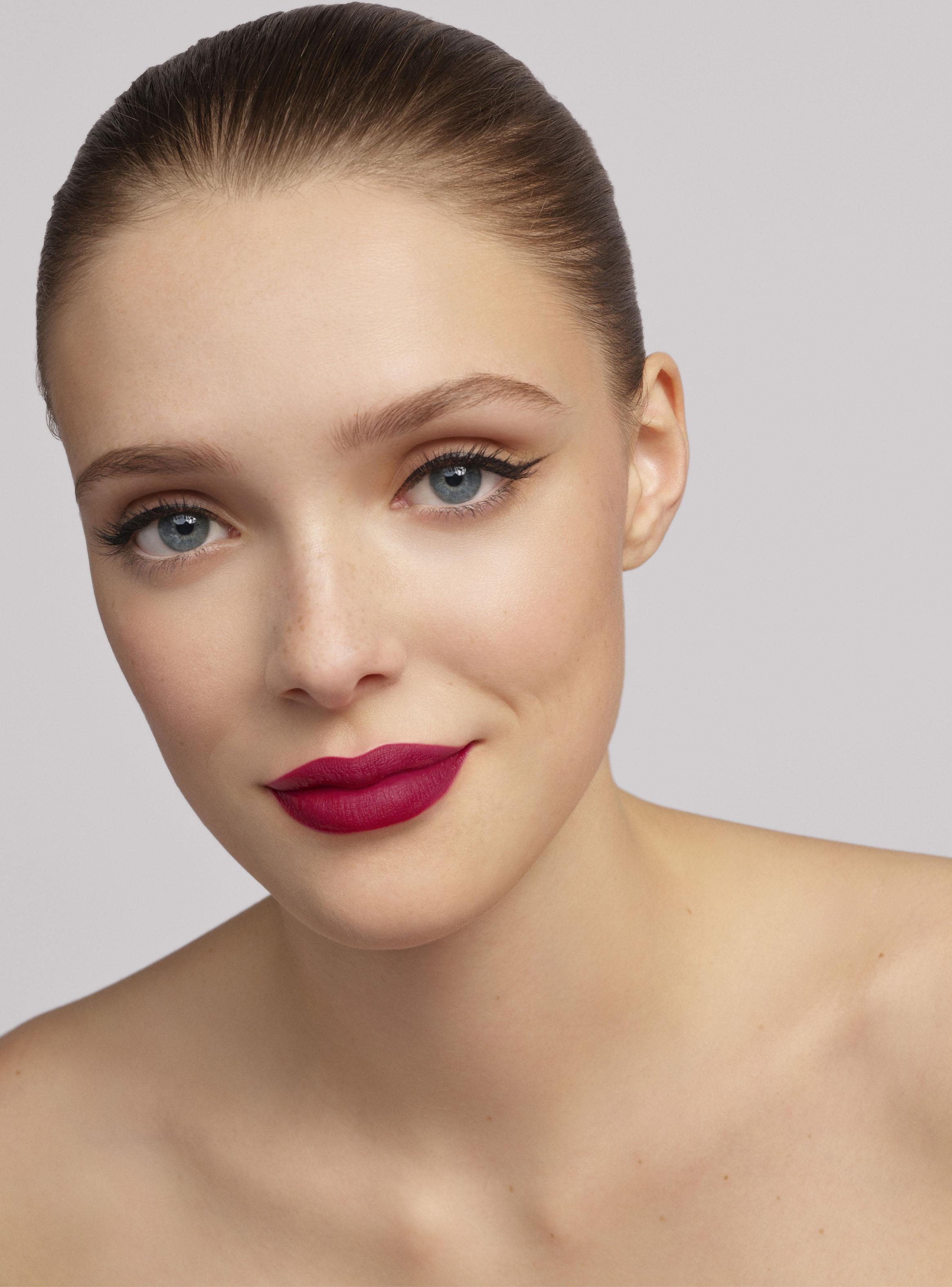 Good Girl Liquid Lipstick Velvet 510 Berry Fetish 5ml Carolina Herrera-2