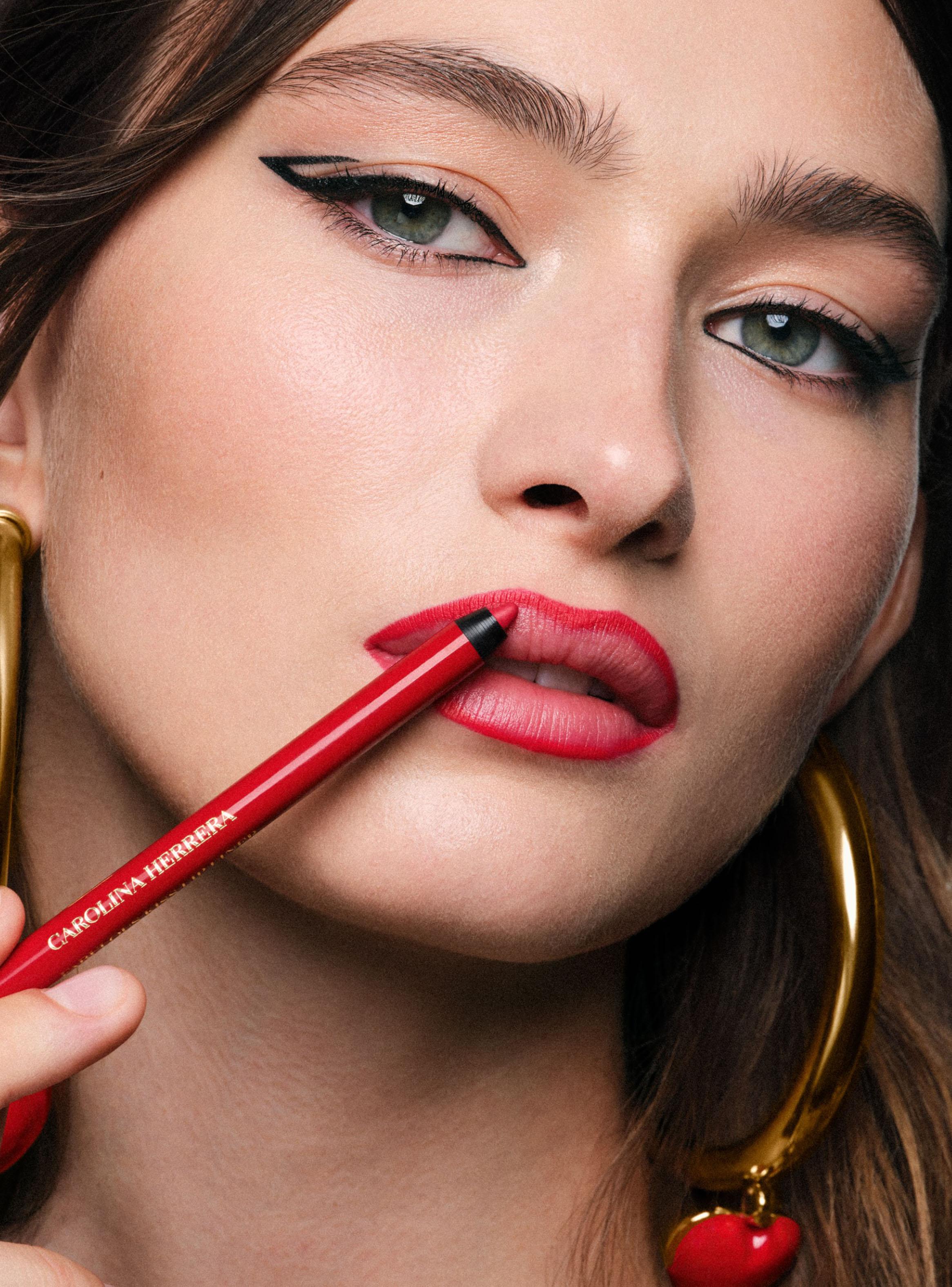 Fabulous Kiss Lip Liner Carolina Herrera Red 1.3 g-4