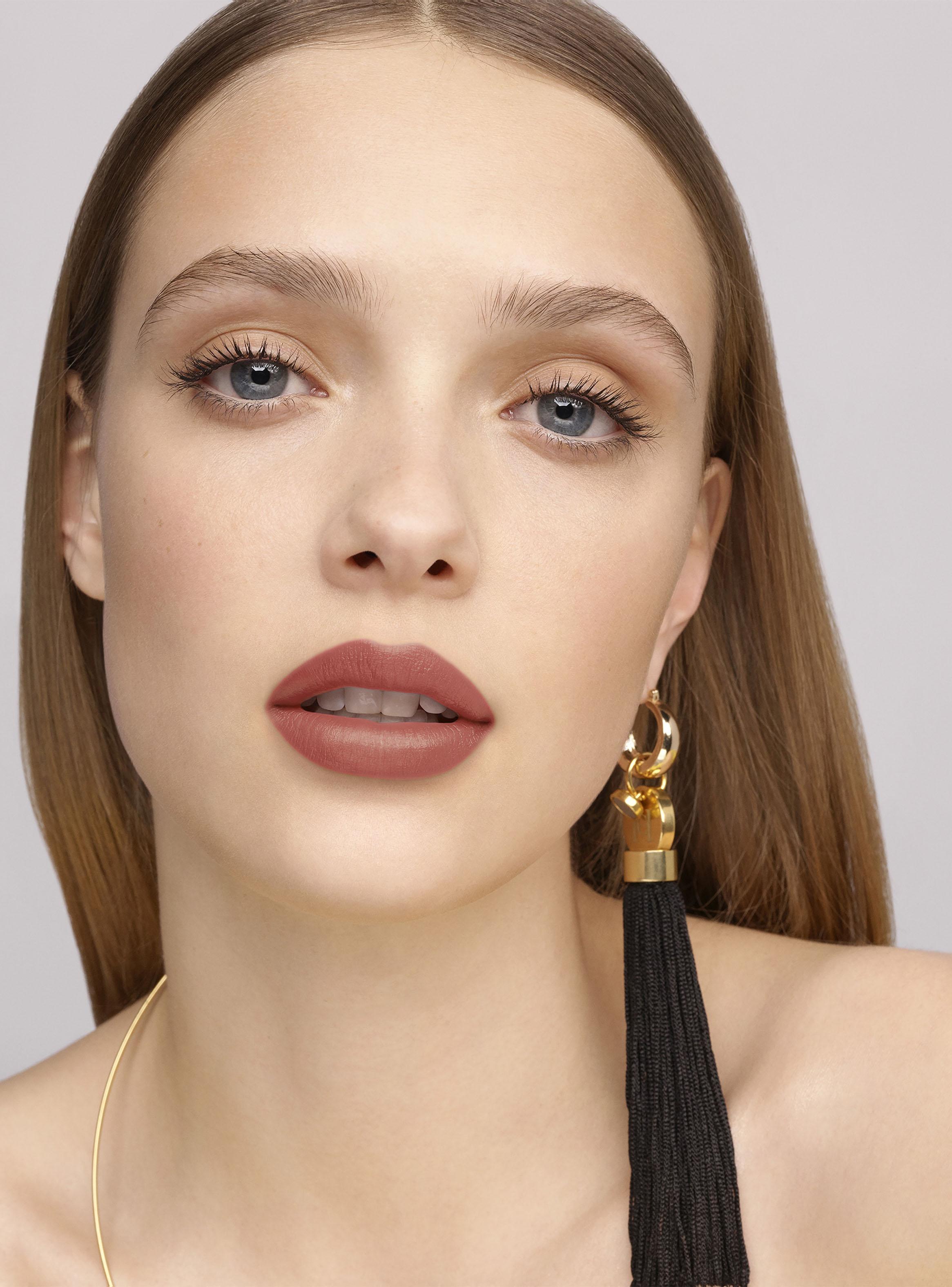 Fabulous Kiss Lipstick Blur Matte 741 & Lovewins Cap 3.5g Carolina Herrera-3