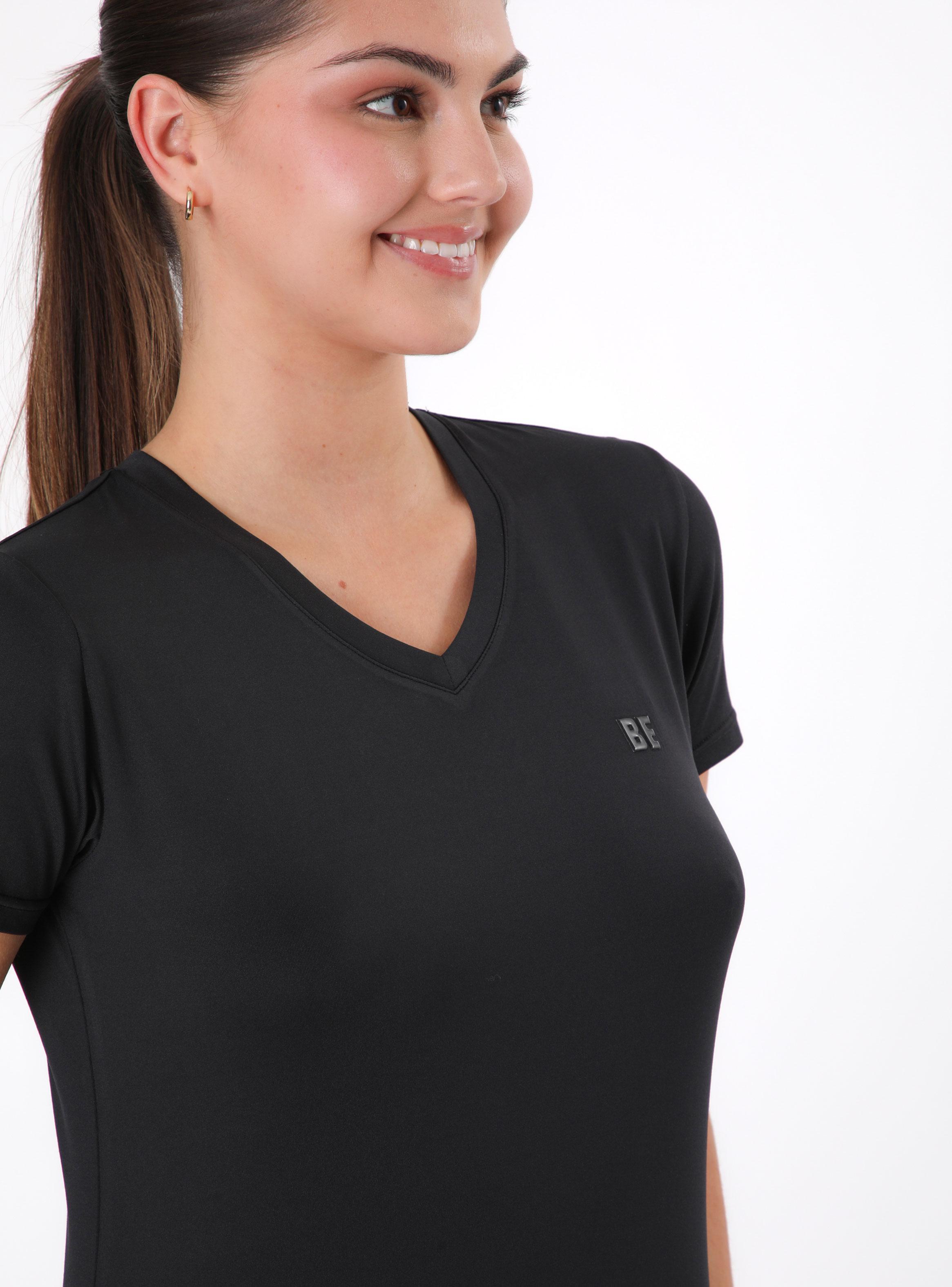 Polera  con Cuello en V Deportiva-2