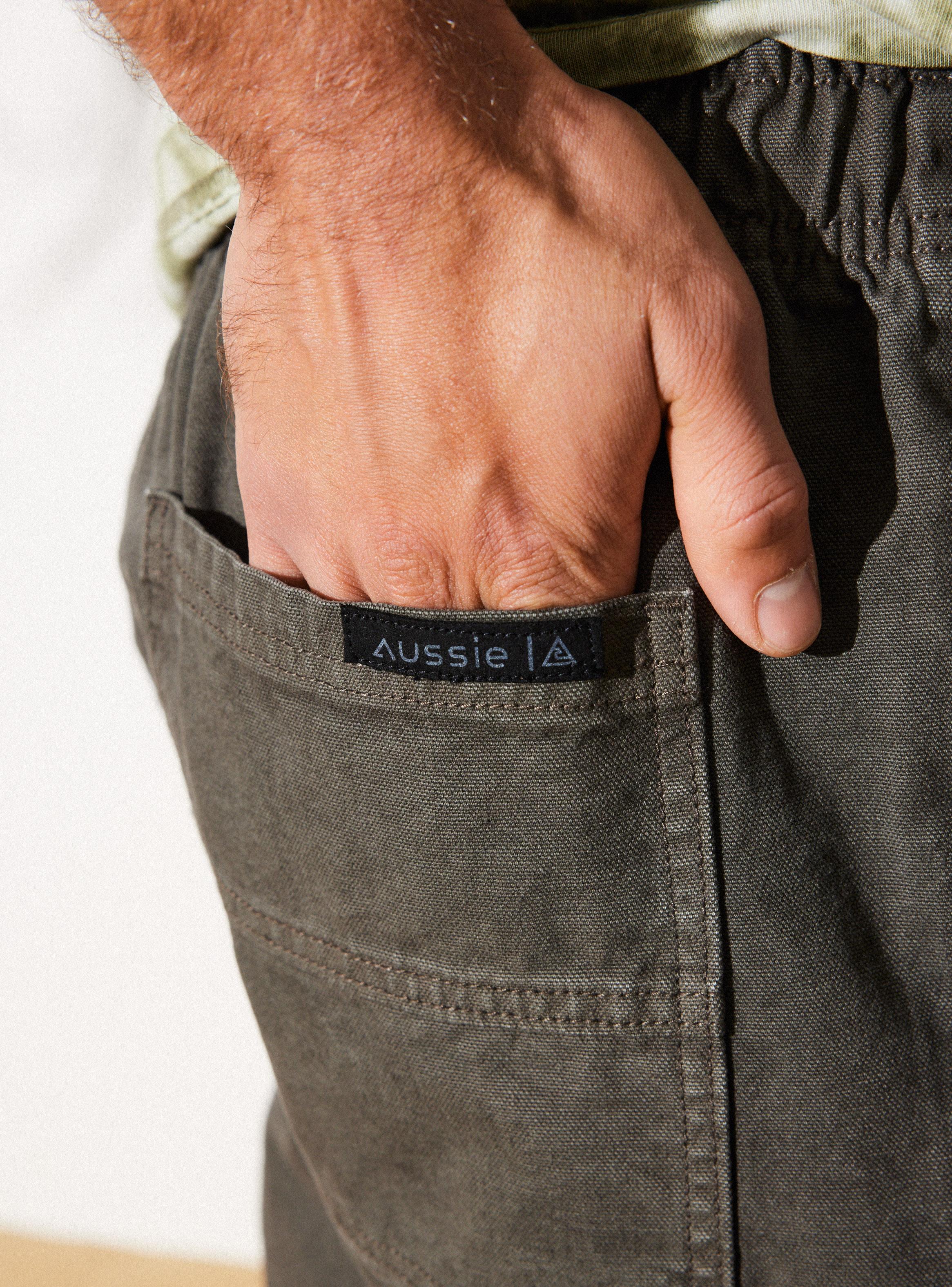 Short con Lavado y Detalle Carpintero-3