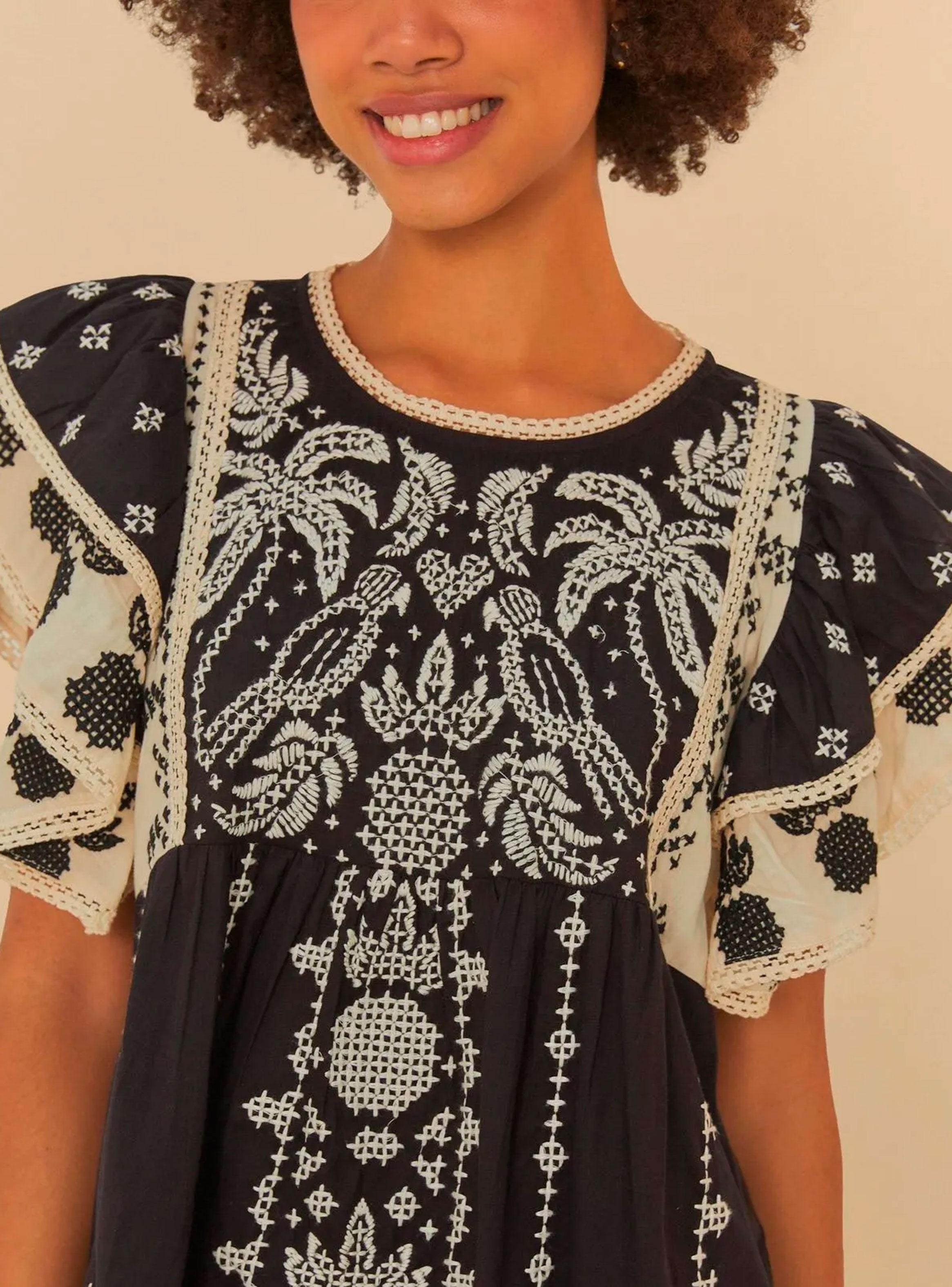 Blusa Vuelos con Detalles Bordados-3