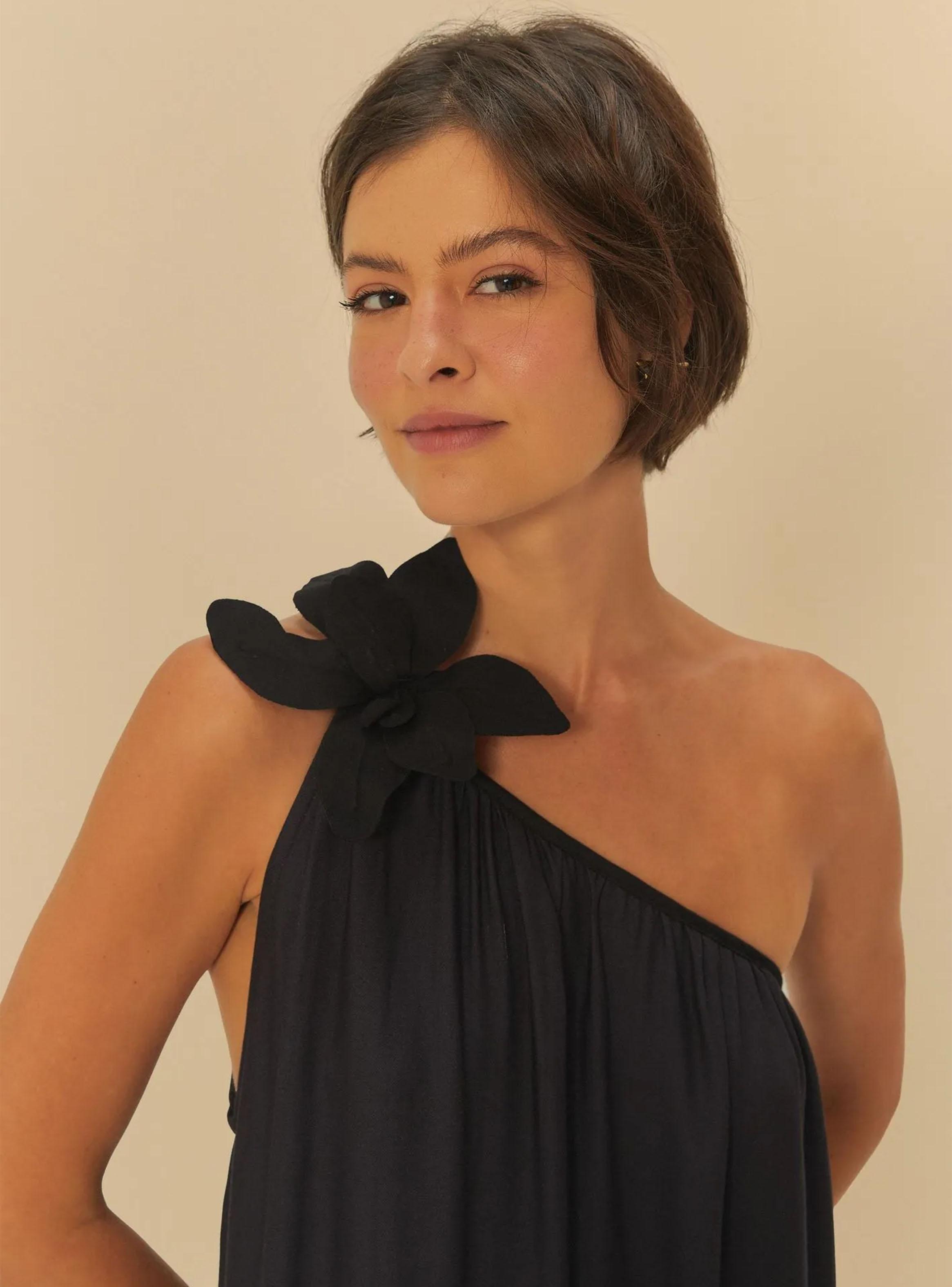 Vestido con Detalle Floral-3