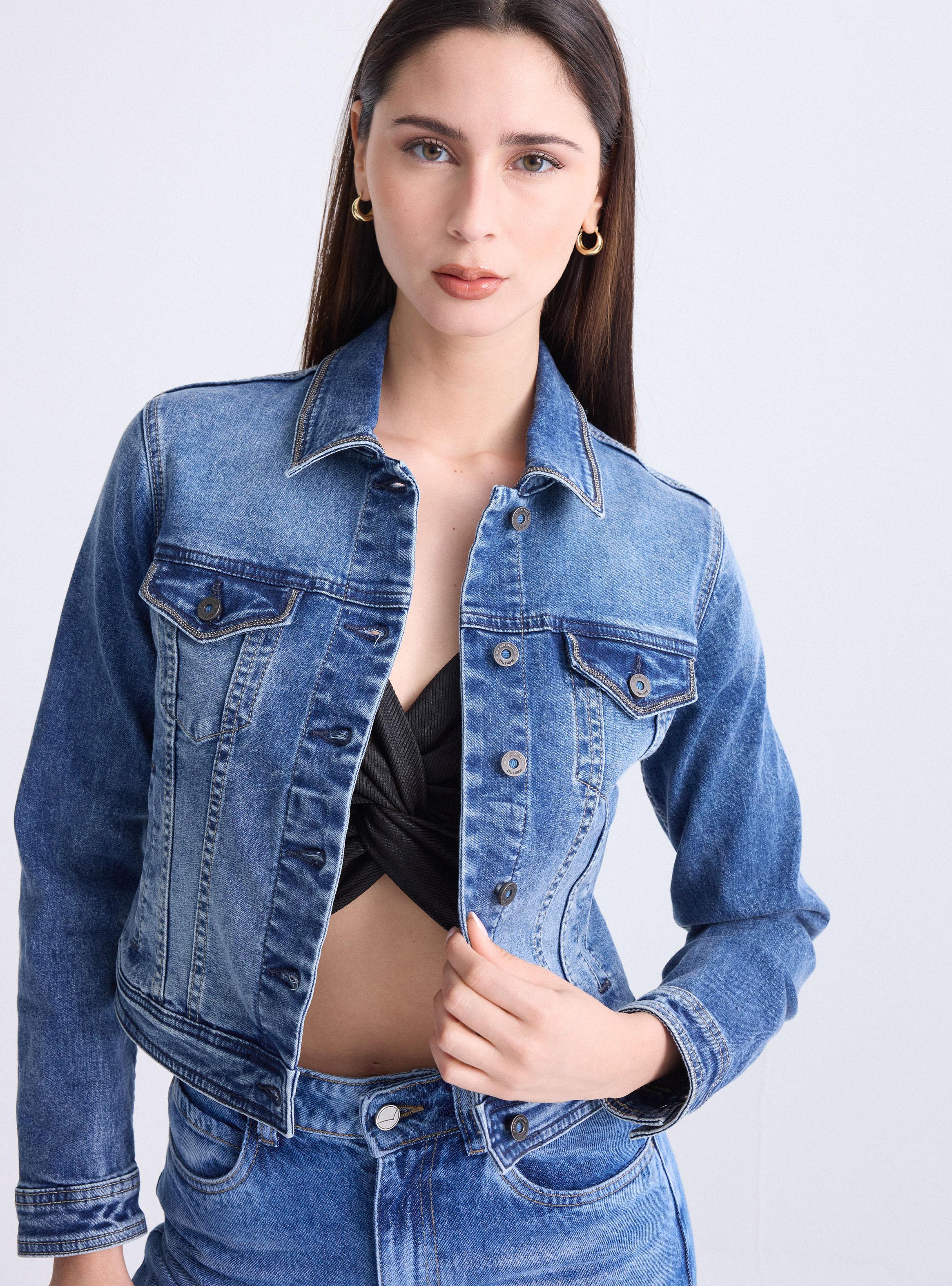 Chaqueta Trucker con Aplicaciones de Cadenitas-3