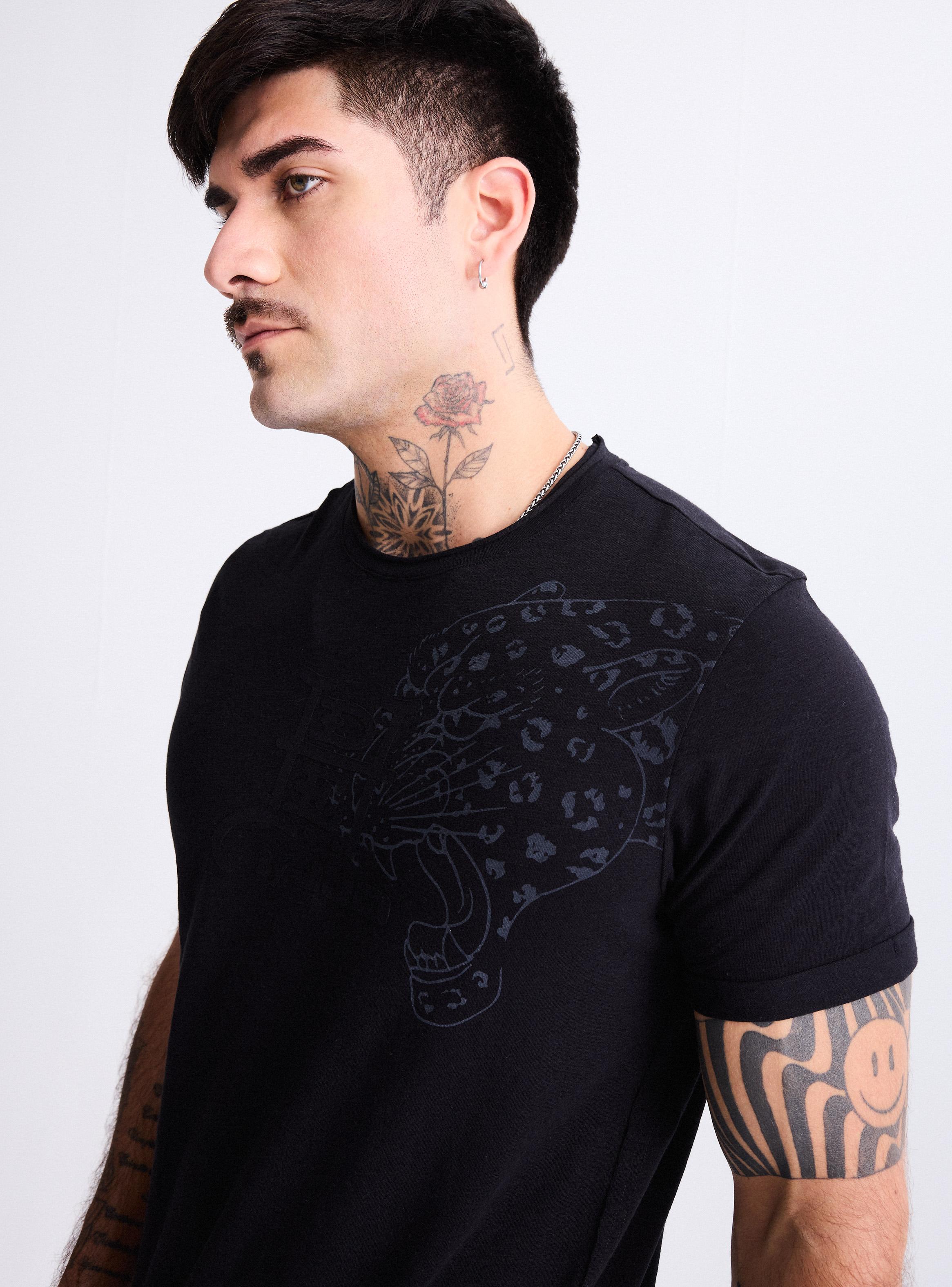 Polera Ed Hardy Long Fit Estampado y Parche-2