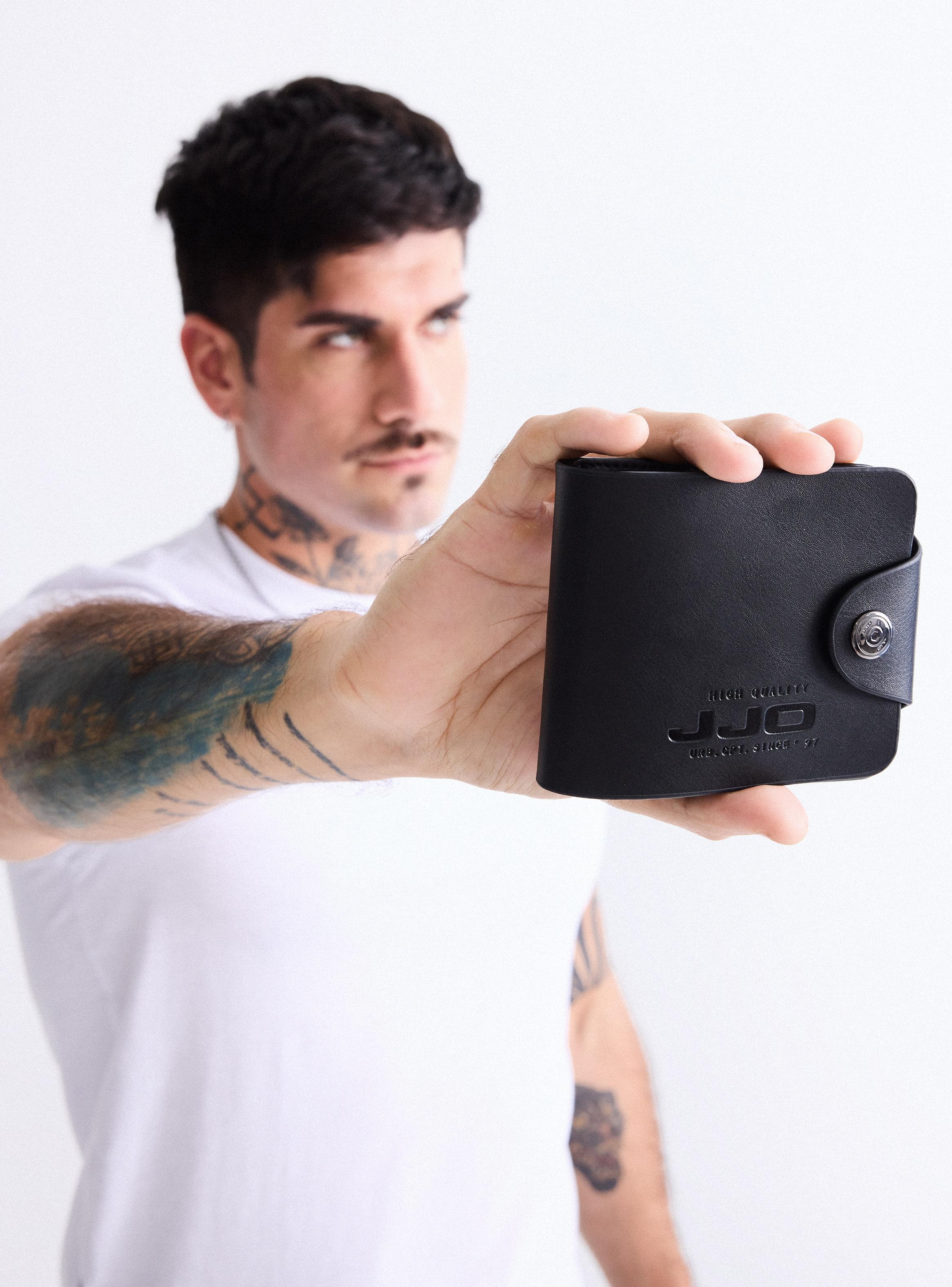 Billetera Cuero Real con Broche y Logo-5
