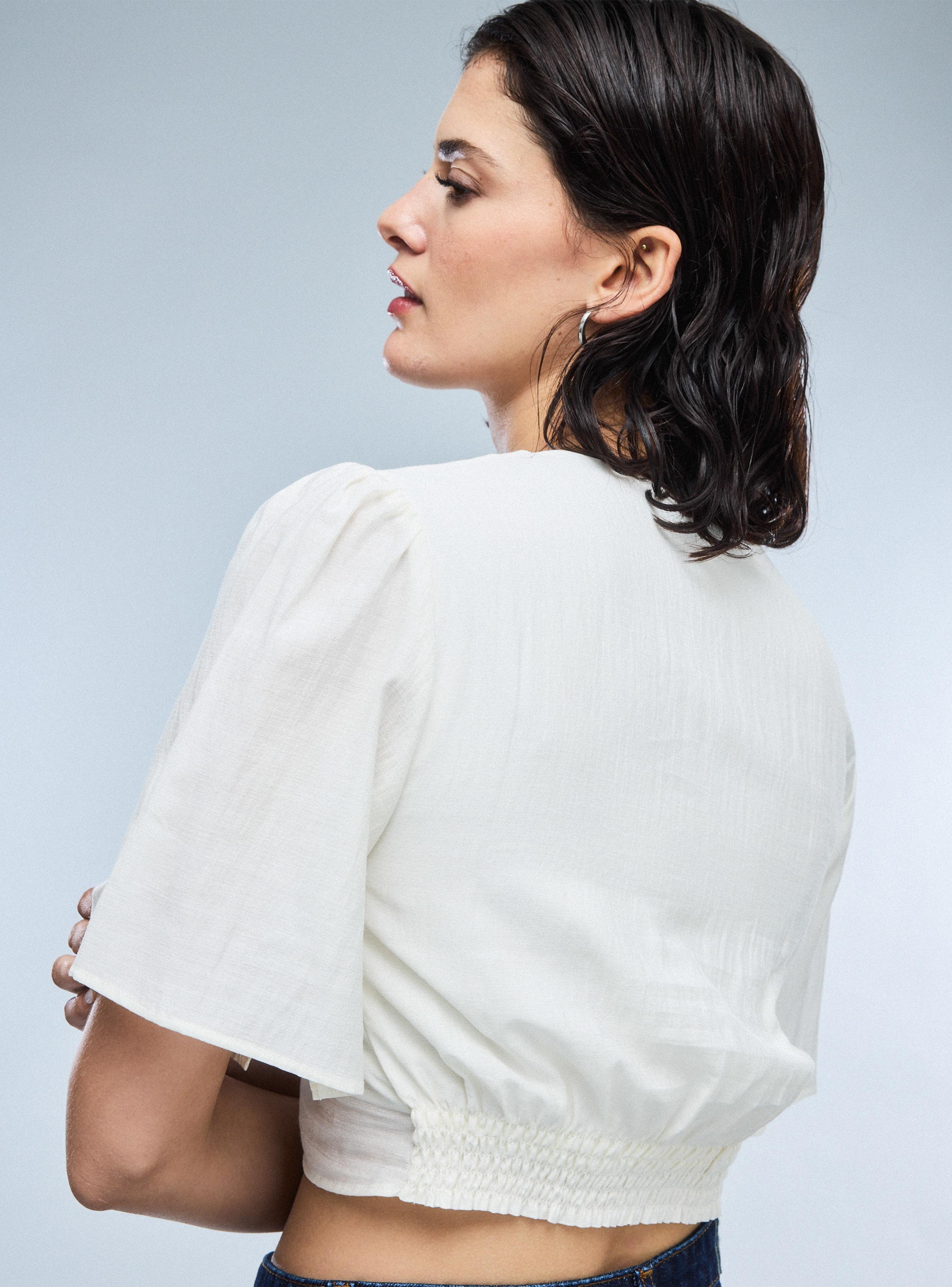 Blusa Nudo en el Frente-3