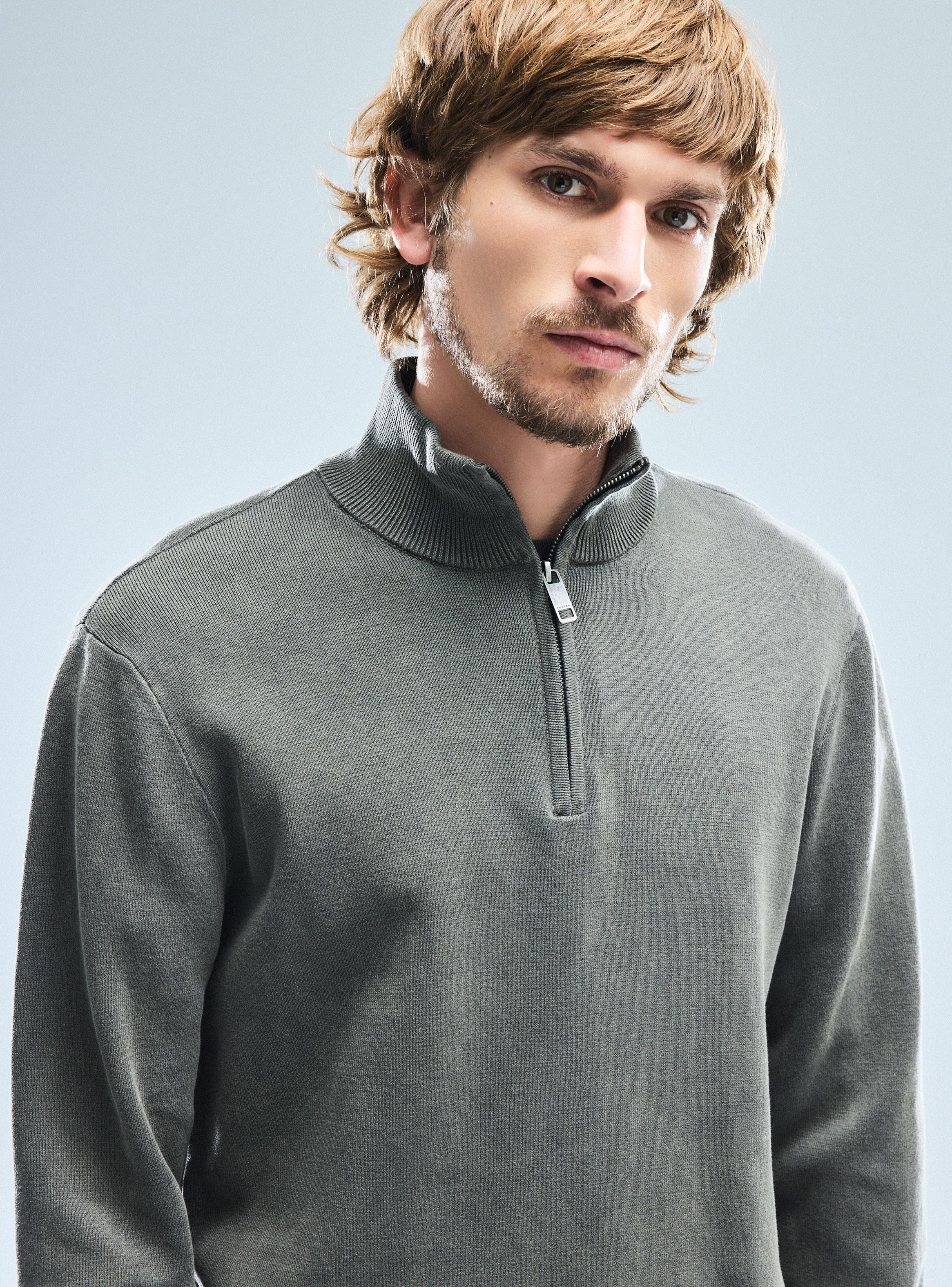 Sweater Cuello Alto Cierre Regular-2