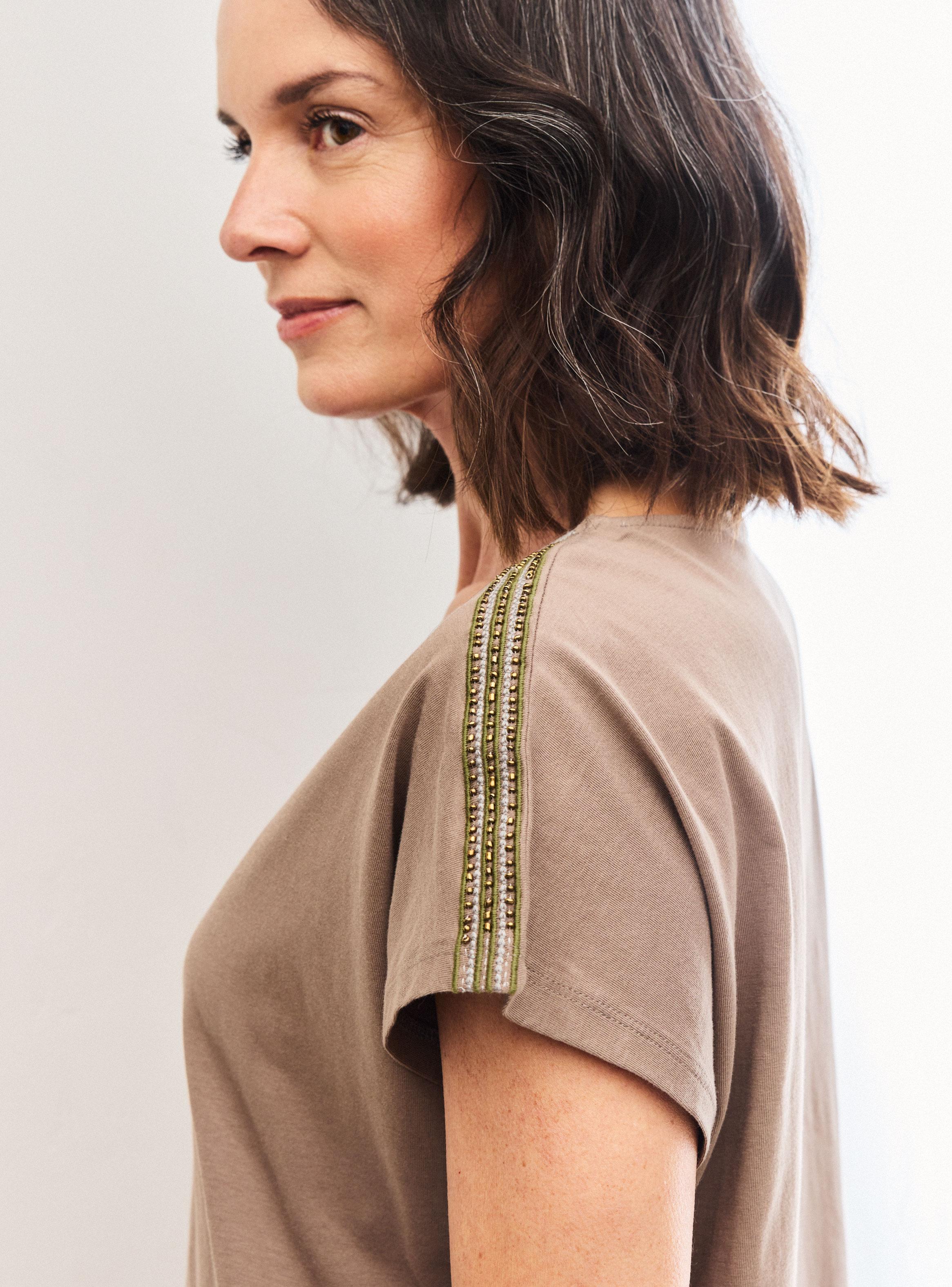 Polera con Bordado en Hombros Cuello y Costadillo-2