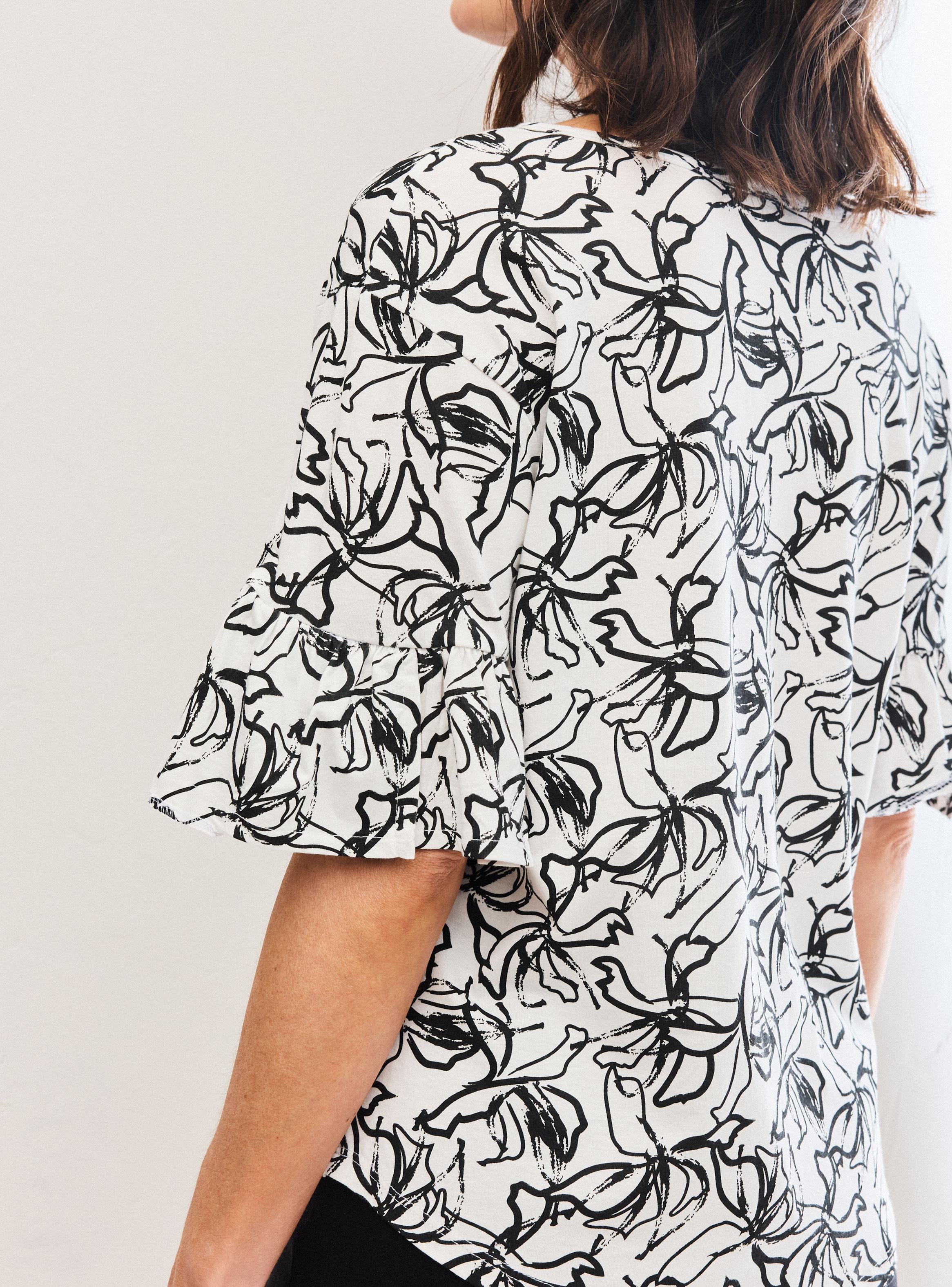 Polera Accesorio en Escote Manga Poeta Corta-3