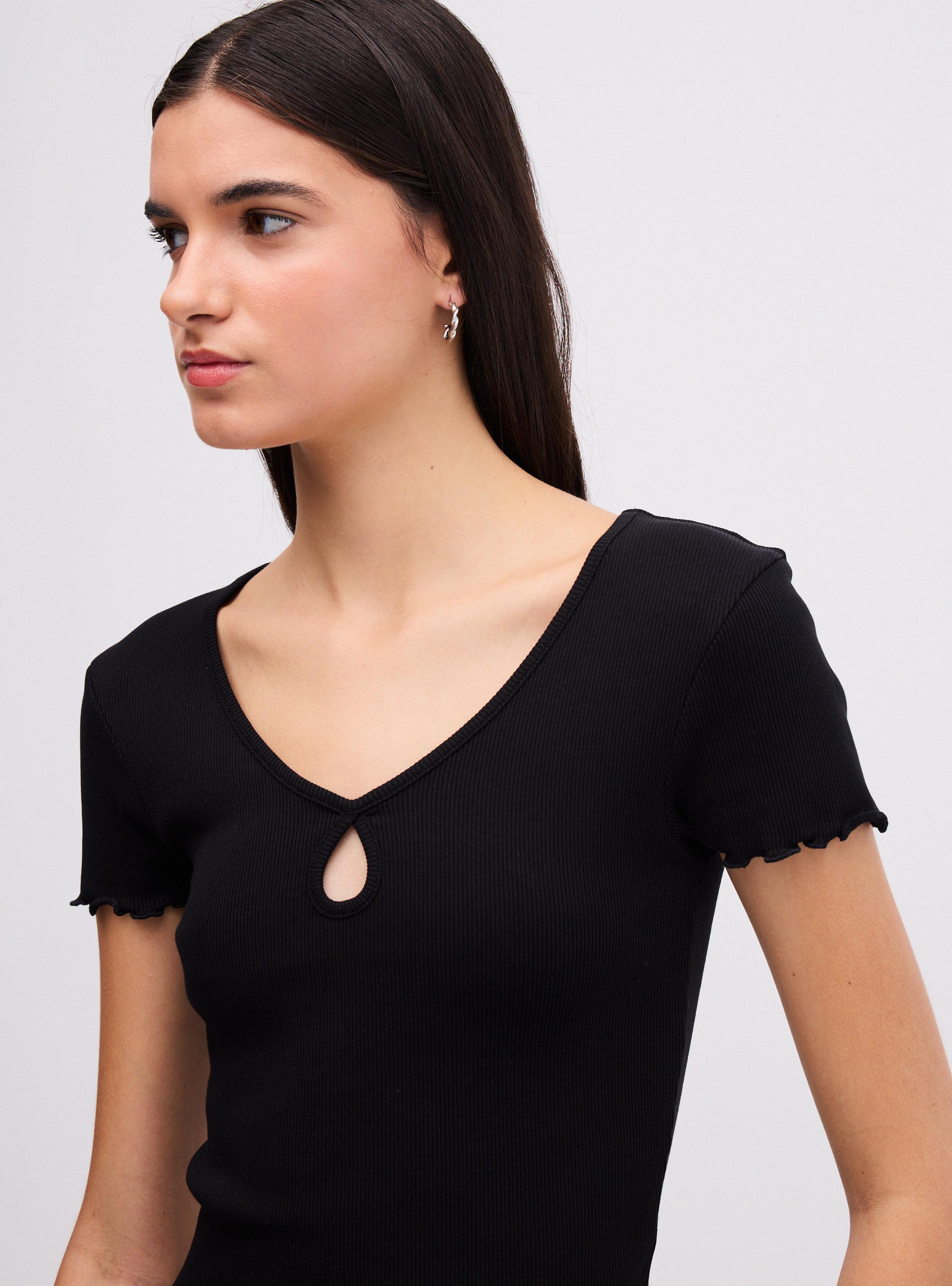 Polera con Cut Out Delantero-2