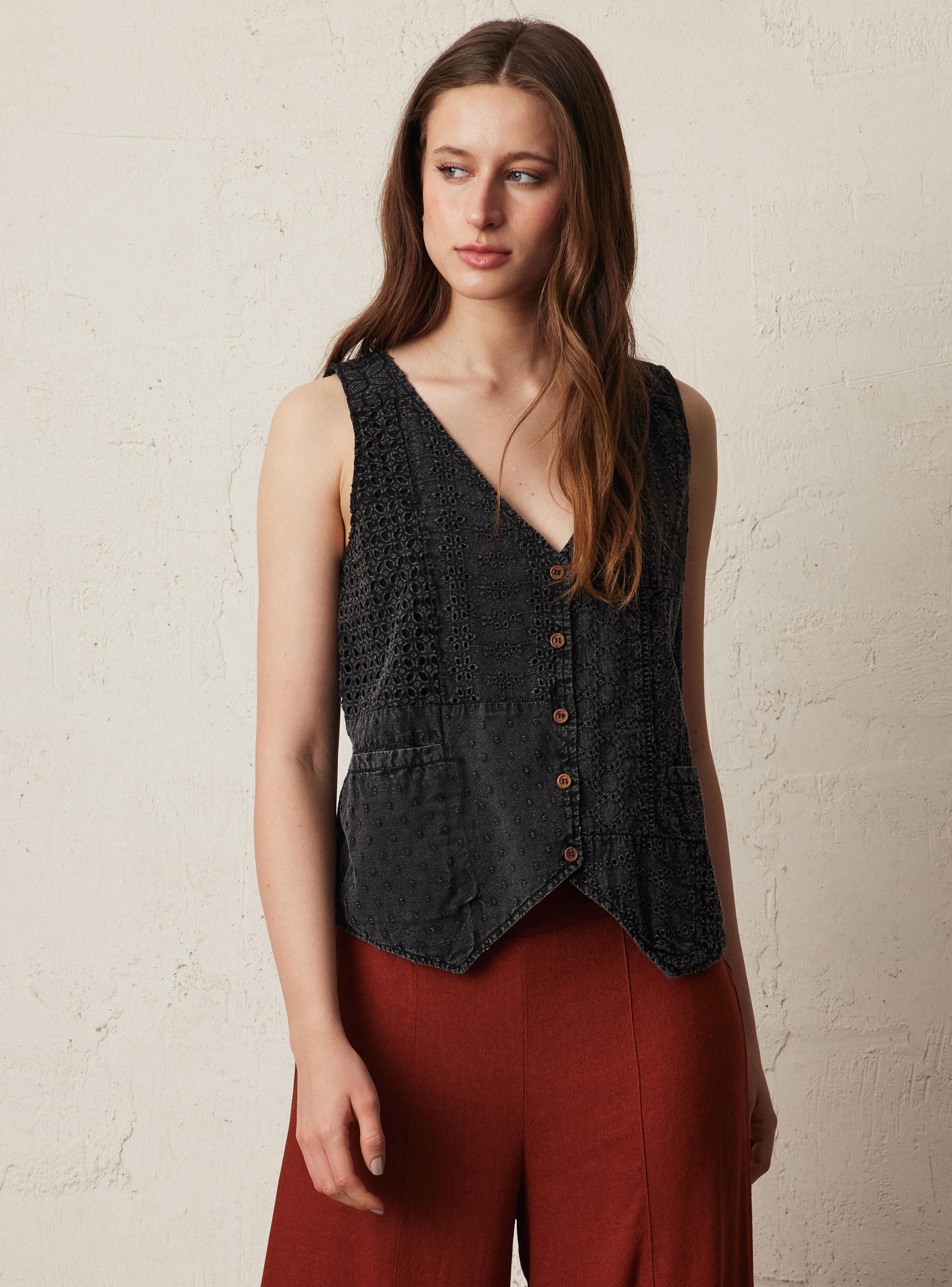 Blusa Tipo Vest Patchwork con Bordado-0
