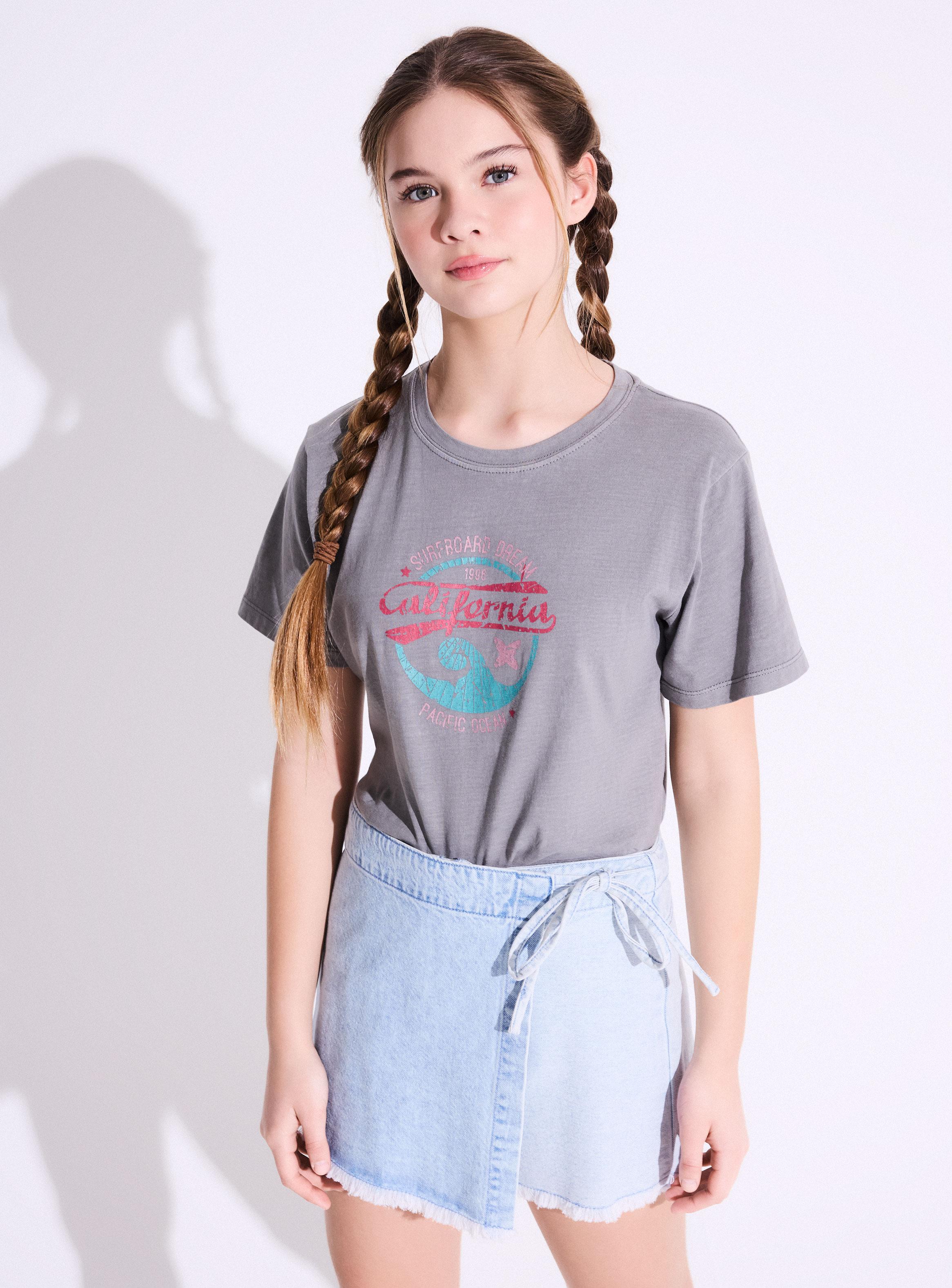 Polera Básica con Estampado Frontal Niña-3