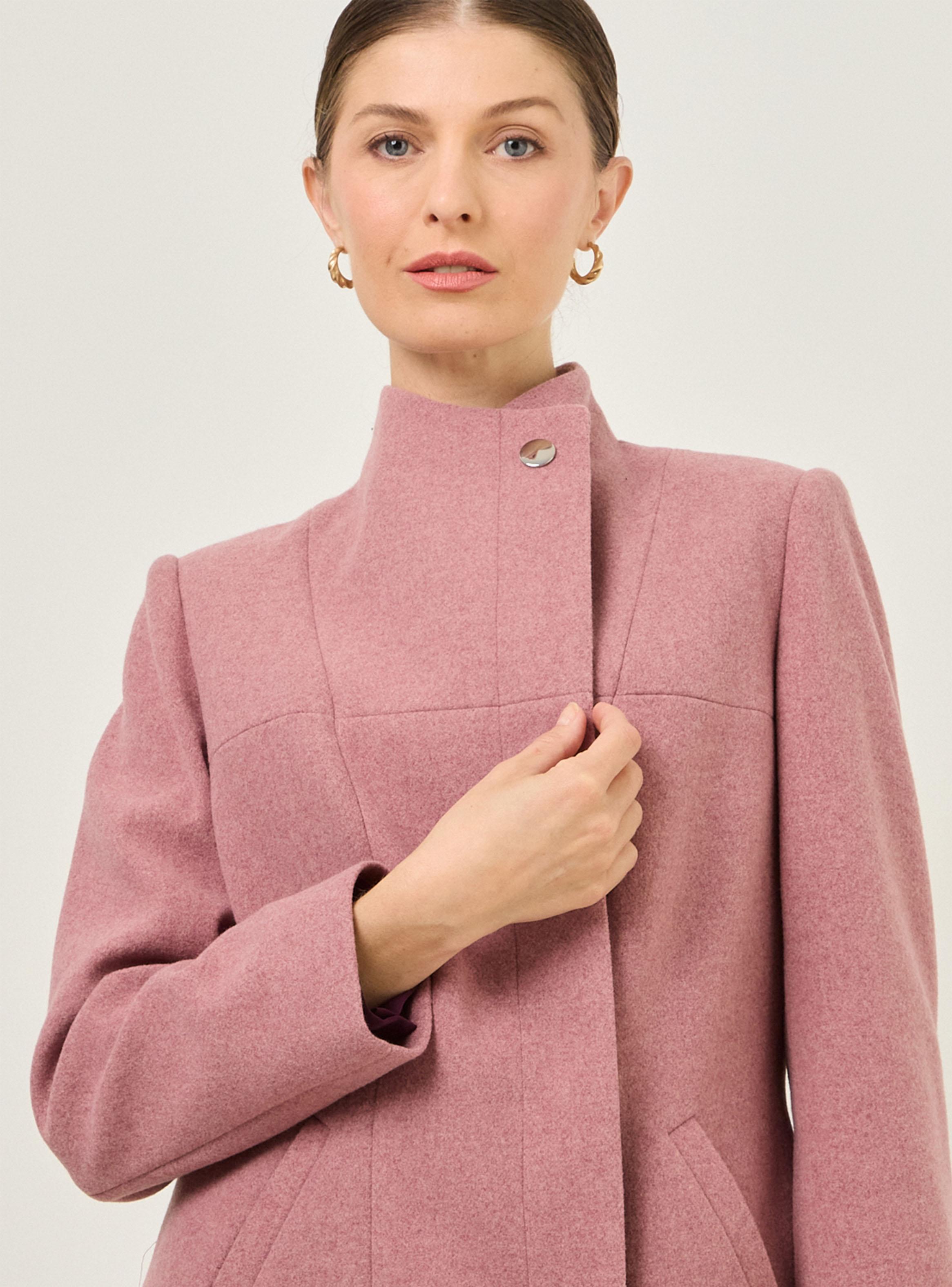 Chaqueta Muflón con Cuello Alto y Broche de Ojetillo-2