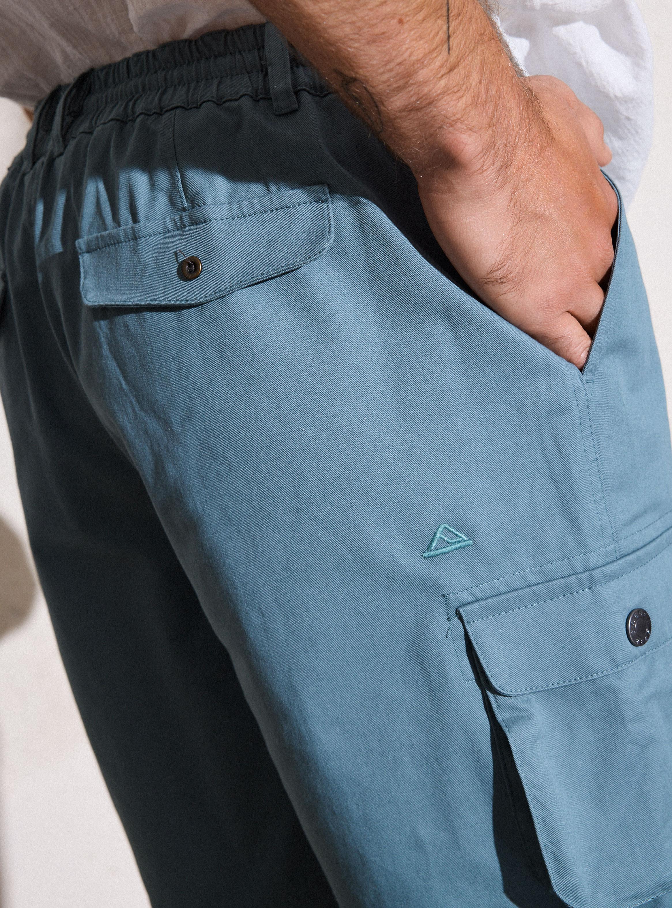 Short Cargo con Bolsillos Laterales-3