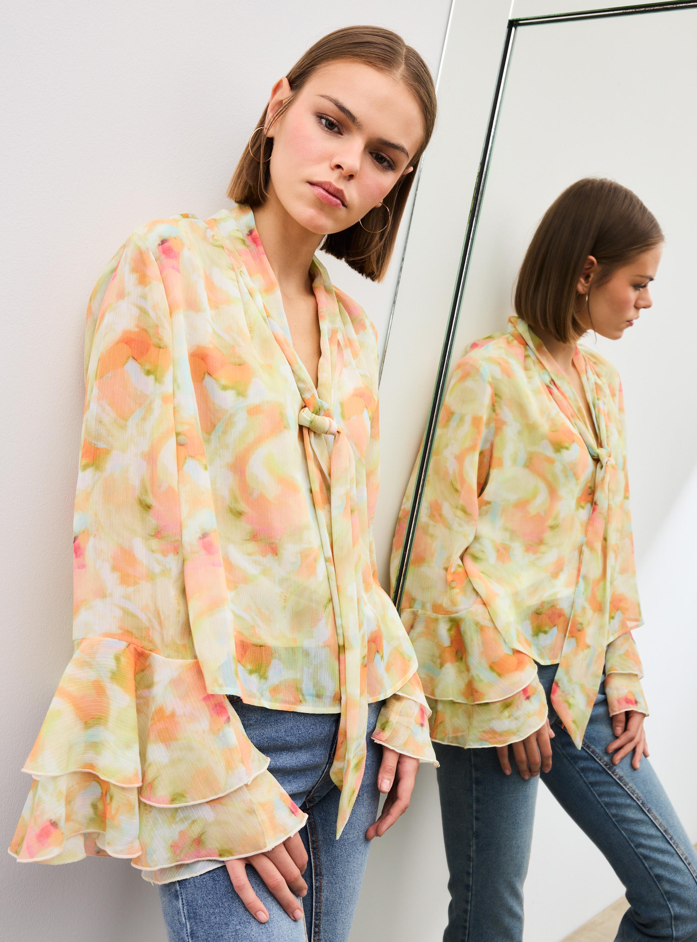 Blusa Fluida con Vuelos-3