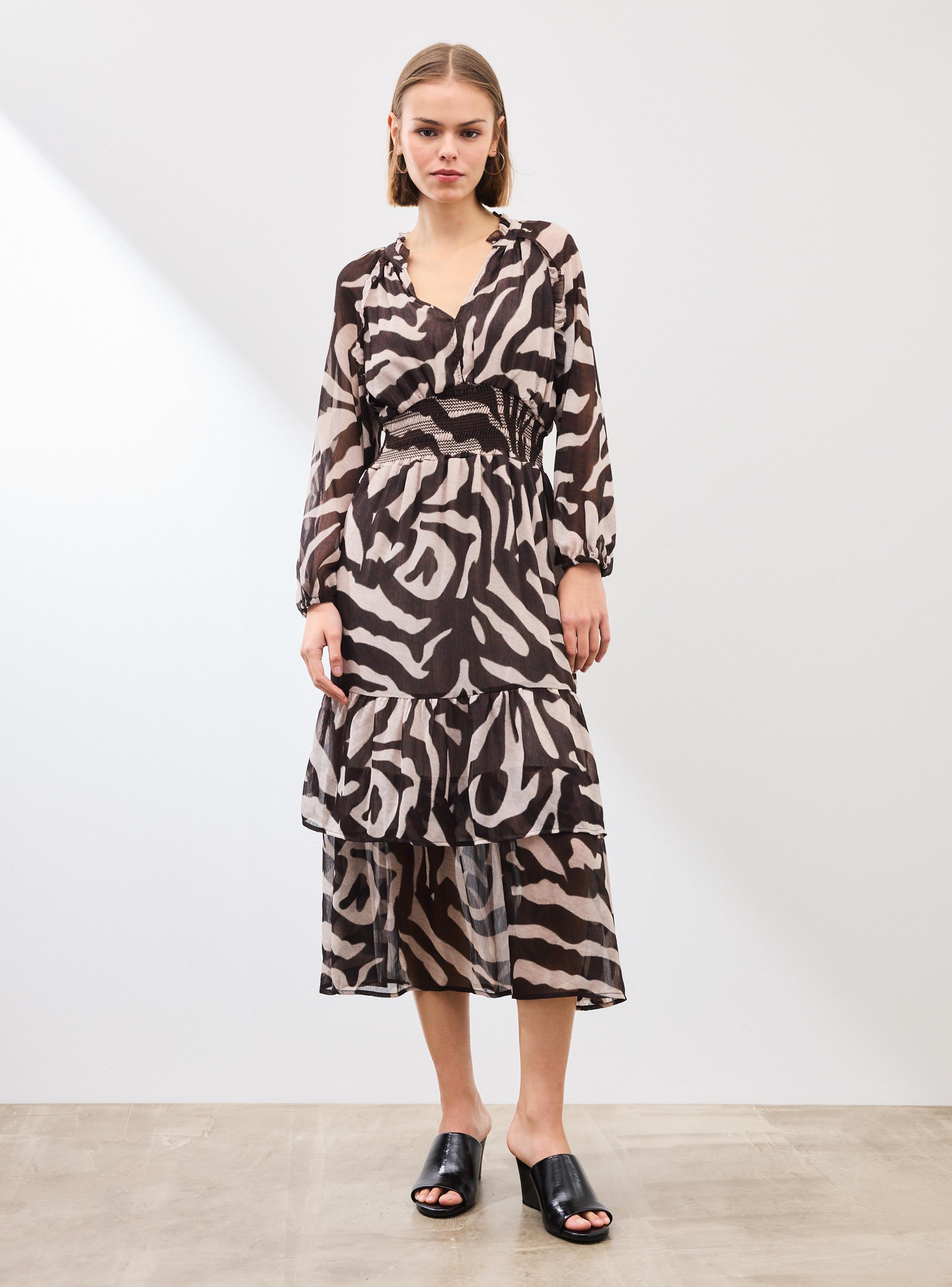 Vestido Largo con Cintura Elasticada y Vuelos-4
