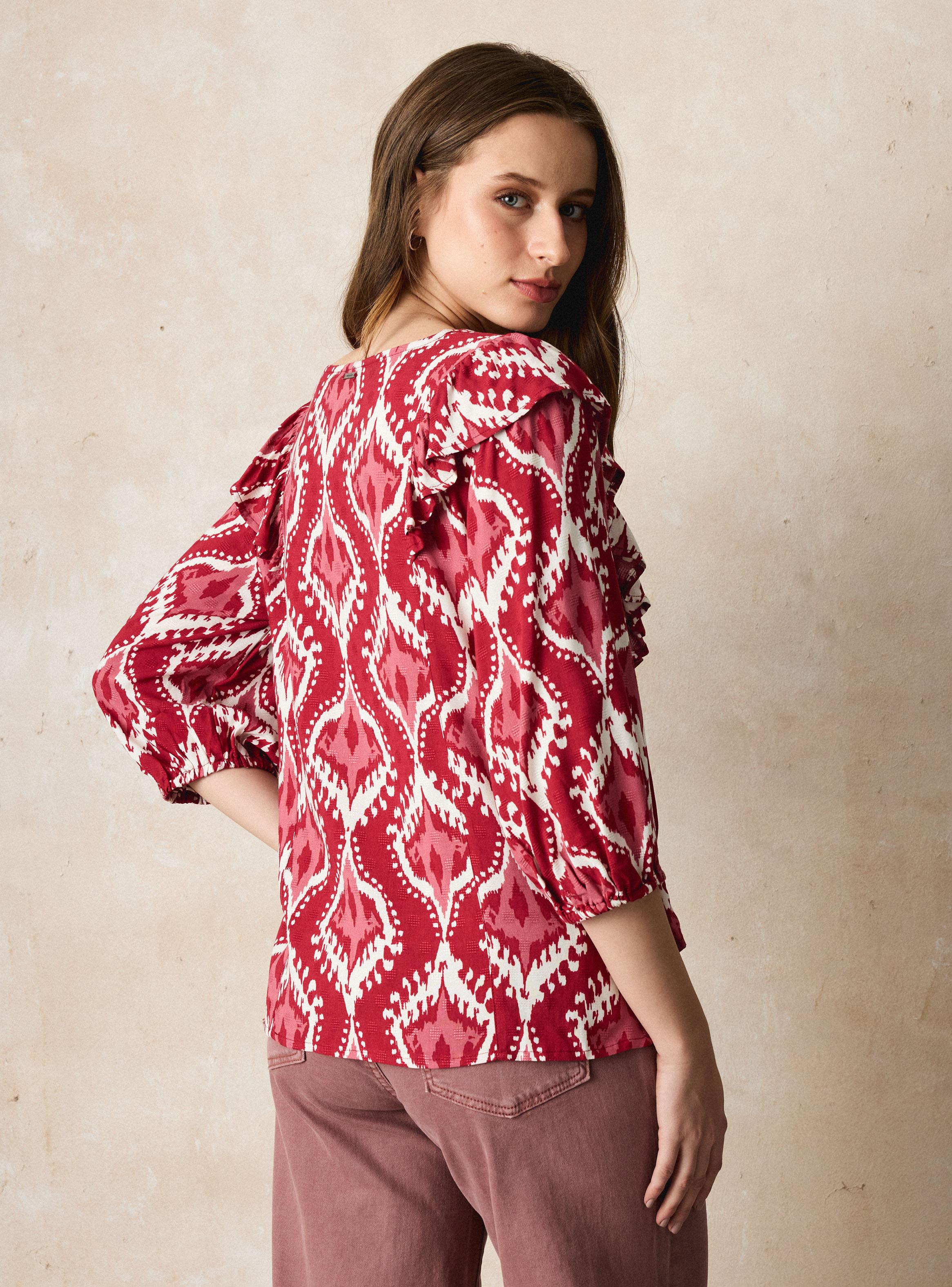 Blusa Estampada con Detalle de Cinta en Cortes-1