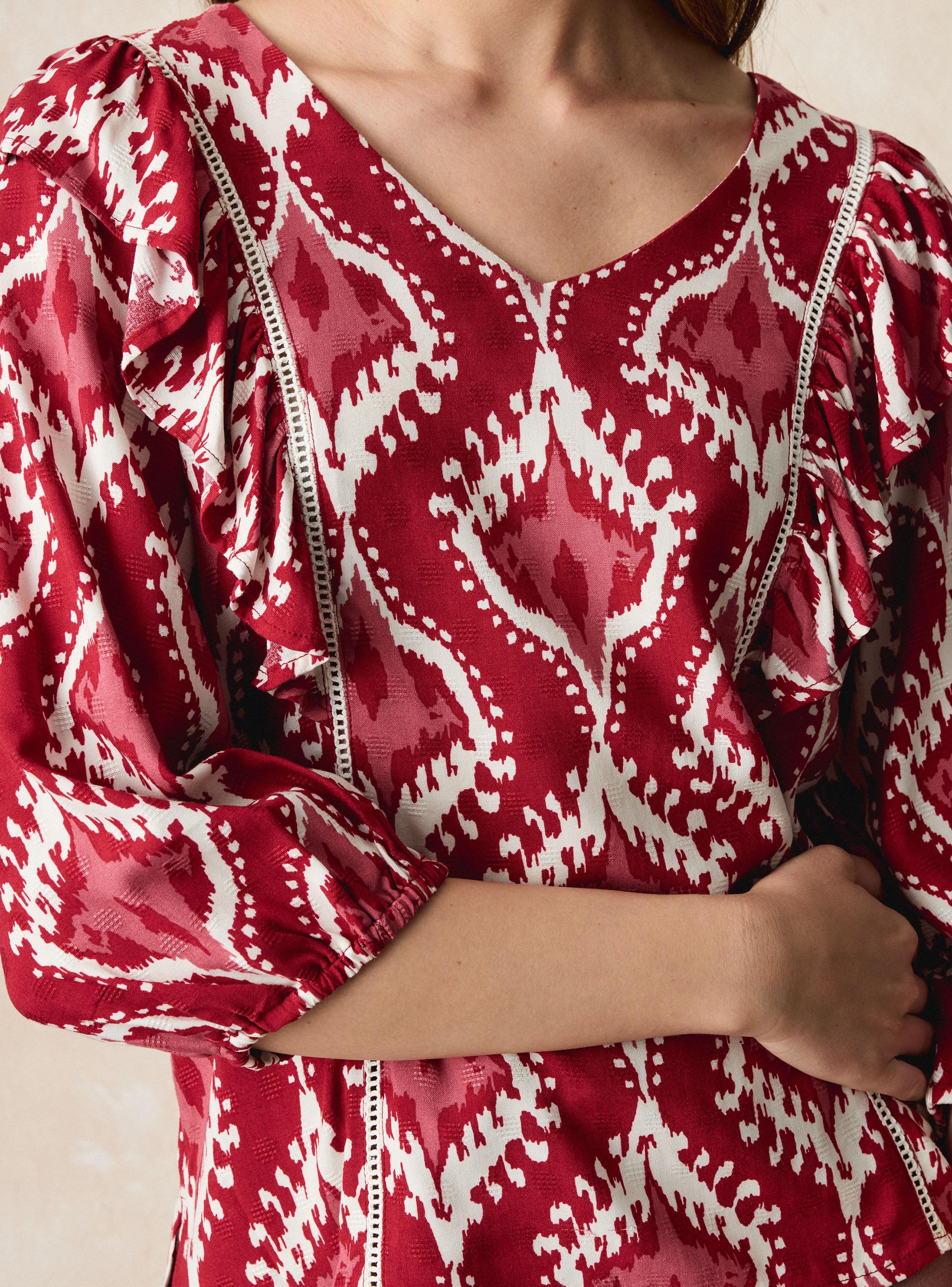 Blusa Estampada con Detalle de Cinta en Cortes-3