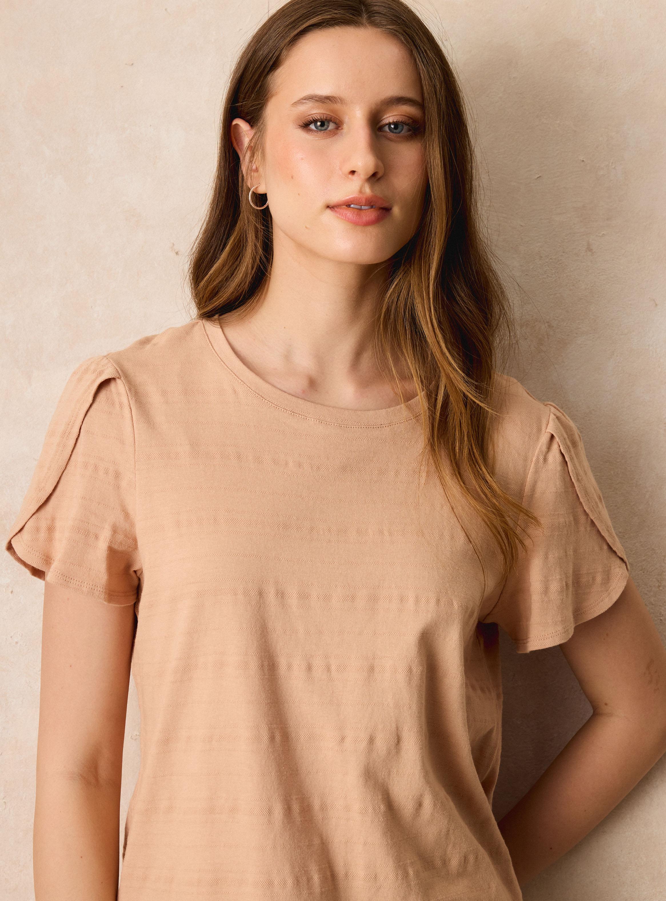 Polera con Textura Manga Tulipán Proceso de Teñido-2