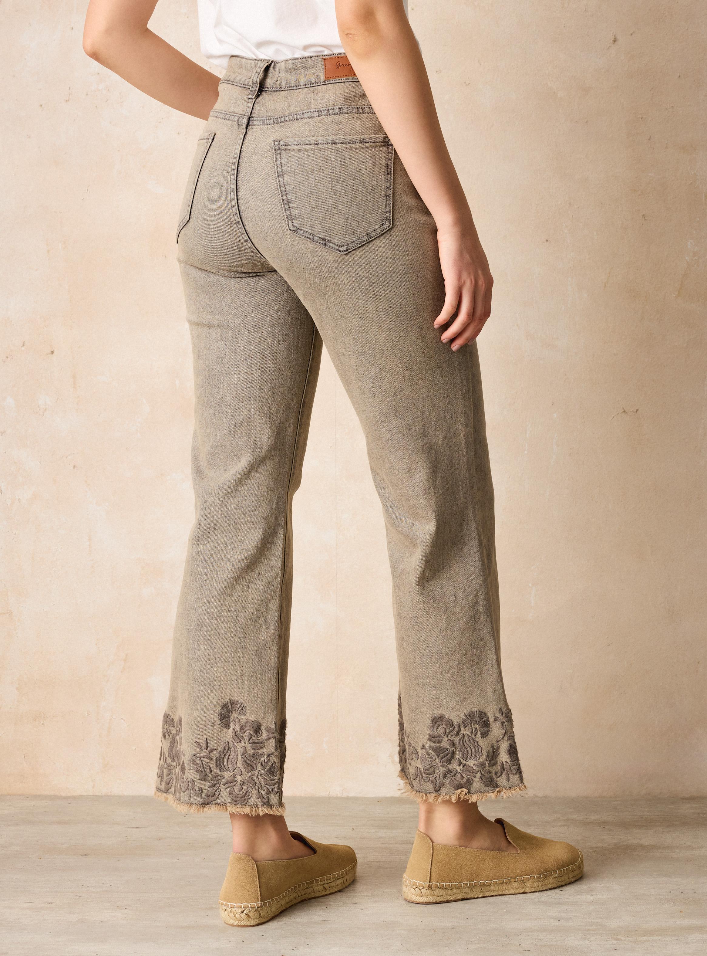 Jeans con Bordado en Ruedo-1