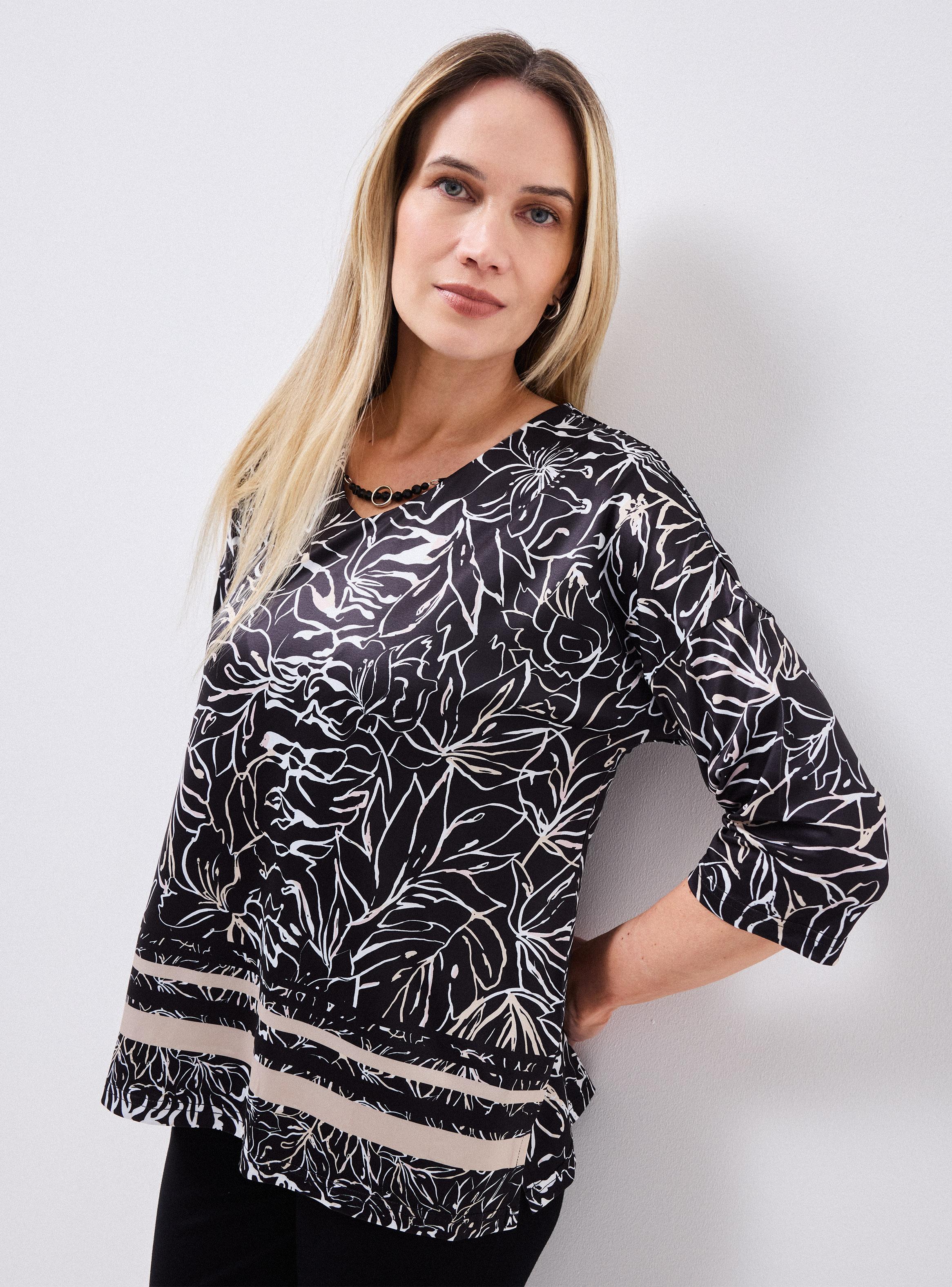 Polera Estampada con Decoración en Escote-2