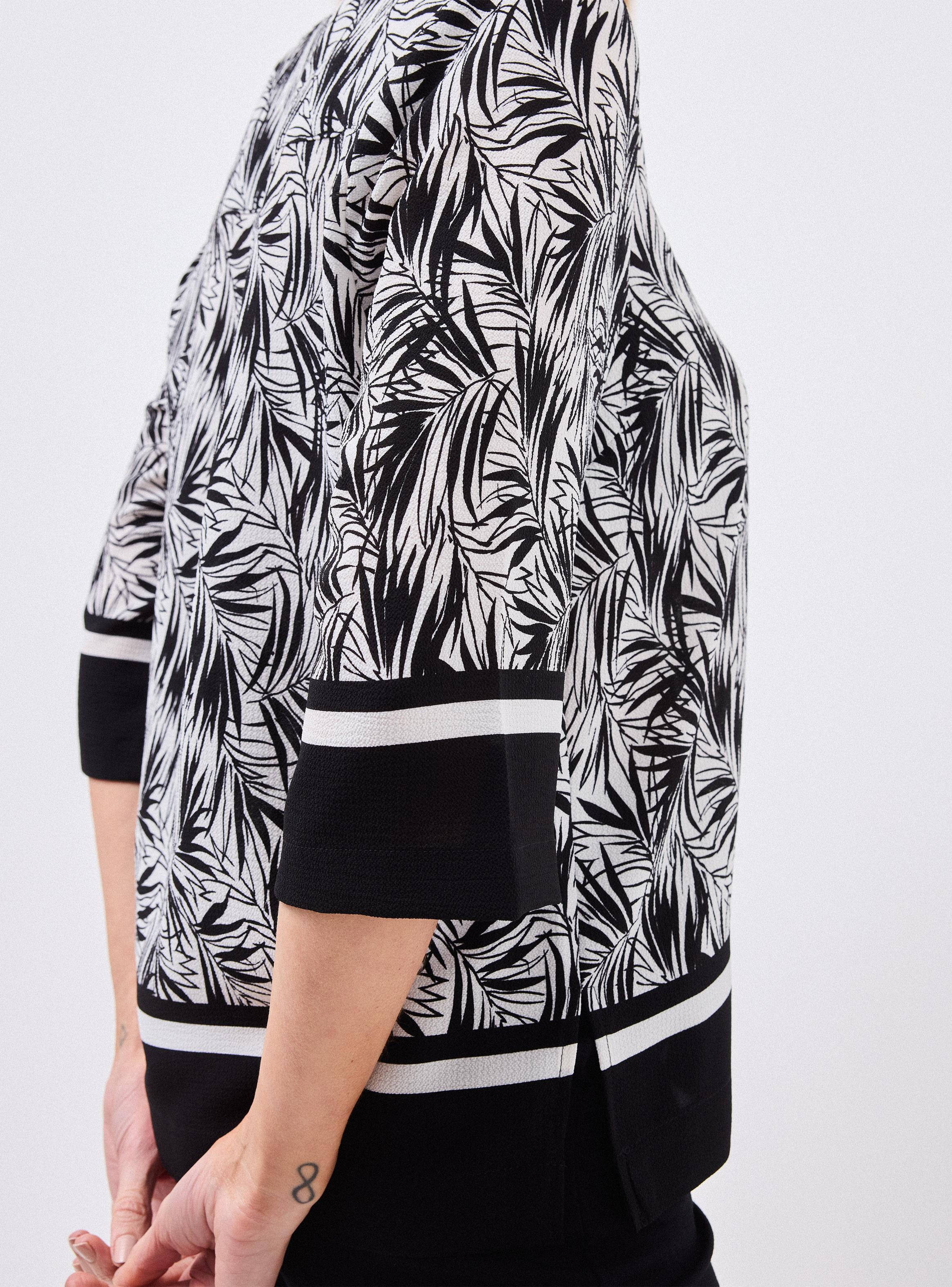 Blusa Blusón Estampado con Botones Metálicos-3