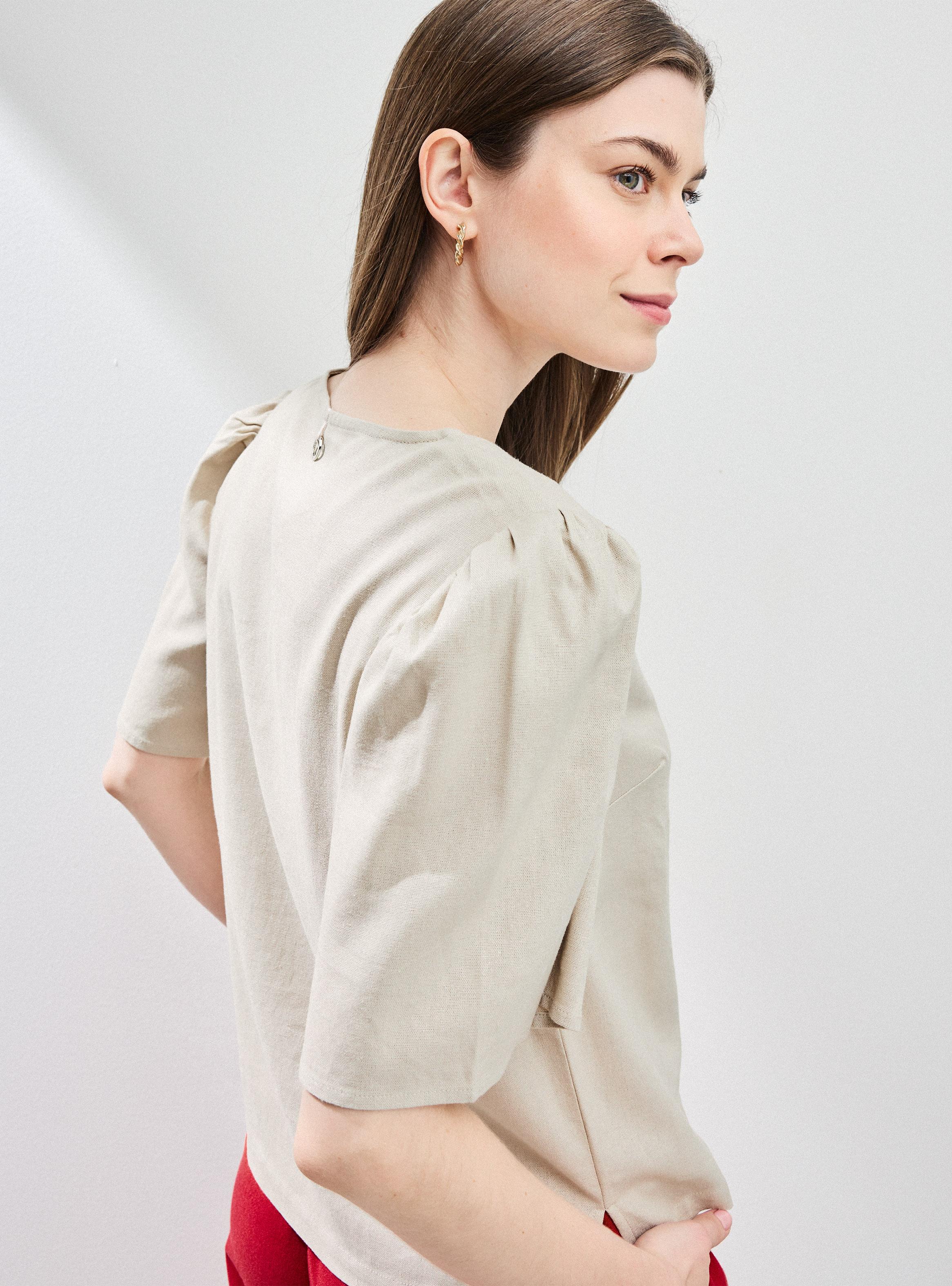 Blusa con Lino y Detalle Metalizado en Tela-3