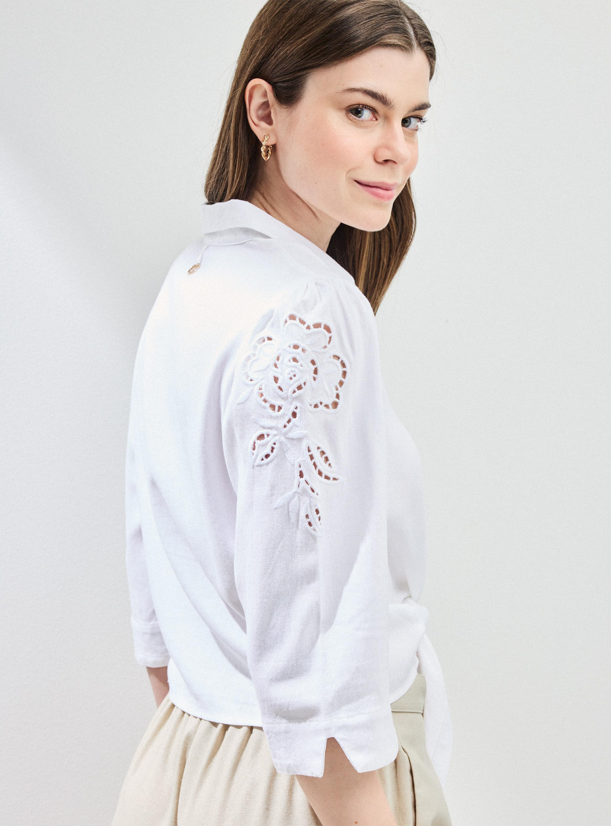 Blusa con Bordado y Nudo Ingerior-3