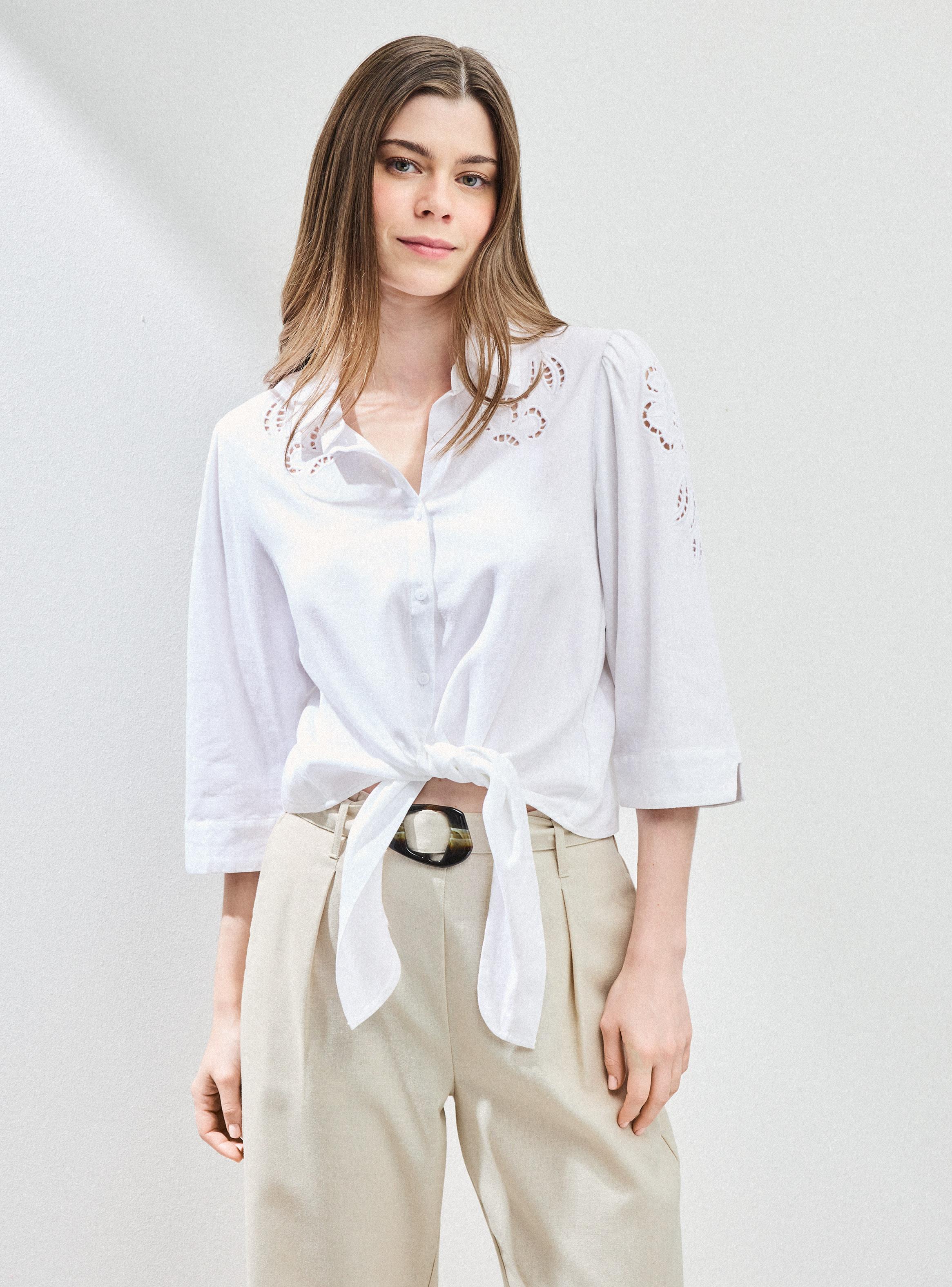 Blusa con Bordado y Nudo Ingerior-0