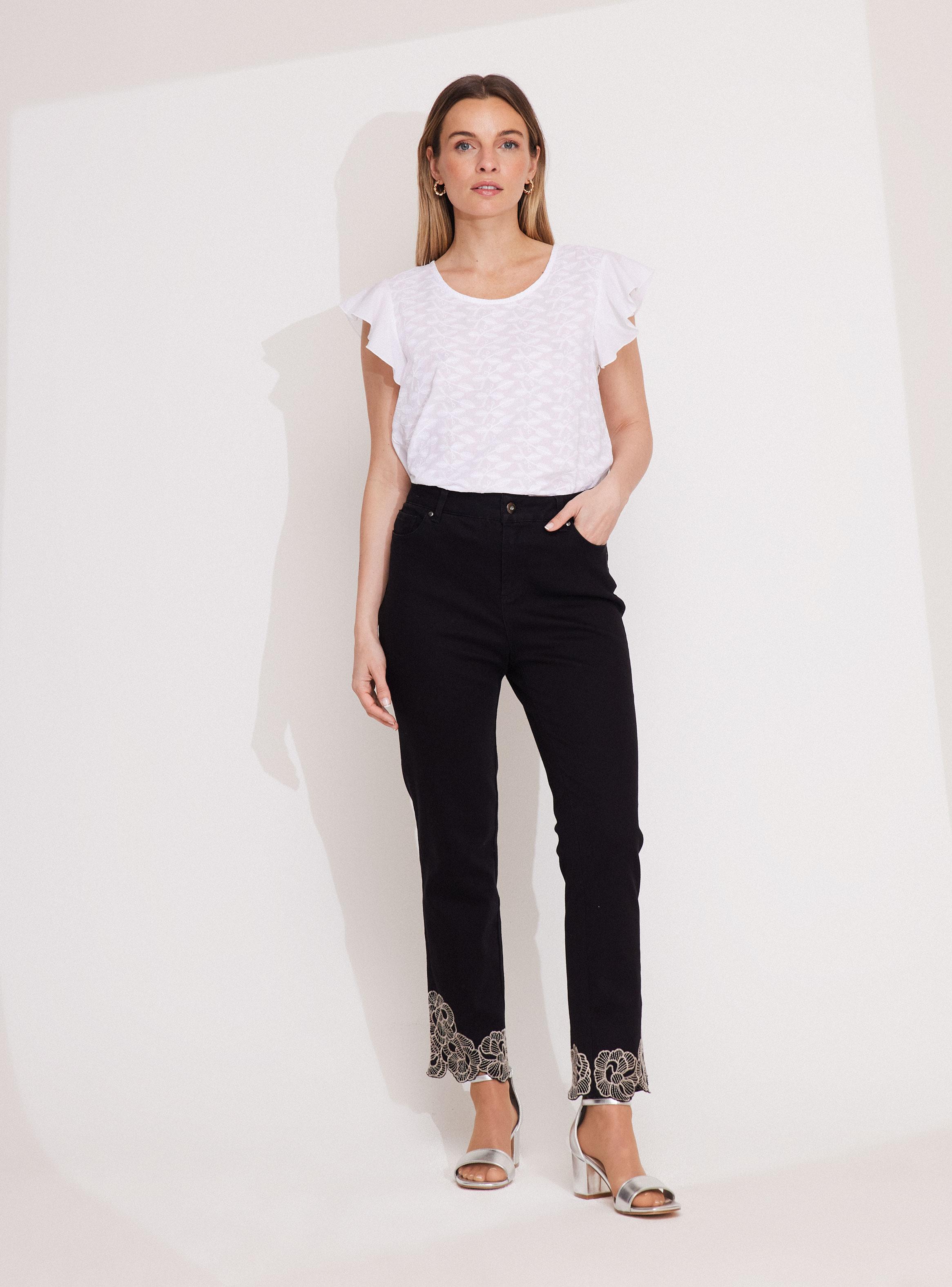 Pantalón Capri con Terminación Bordada en Piernas-4