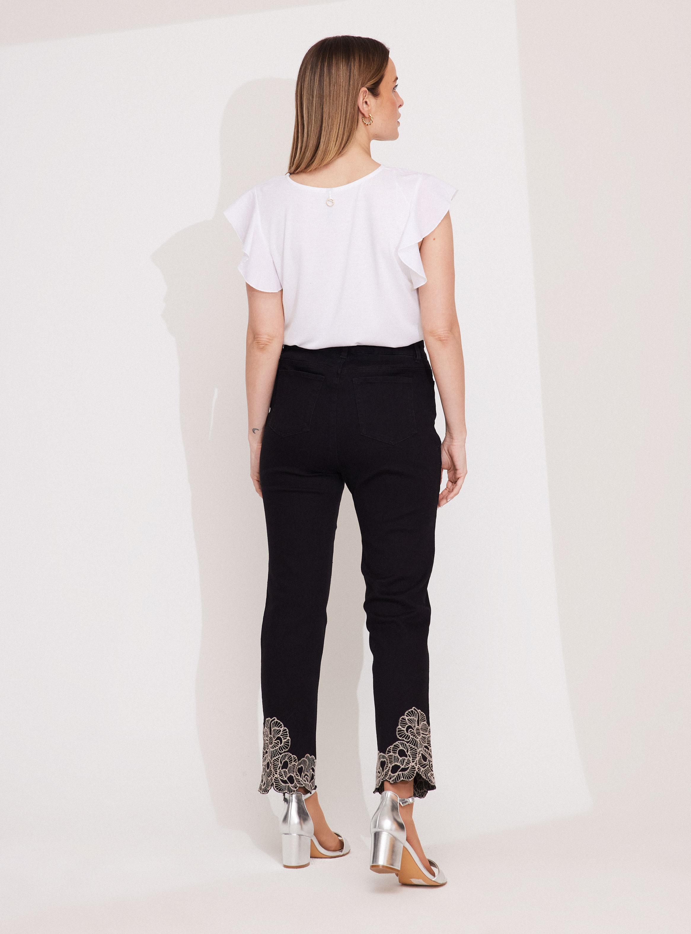 Pantalón Capri con Terminación Bordada en Piernas-5