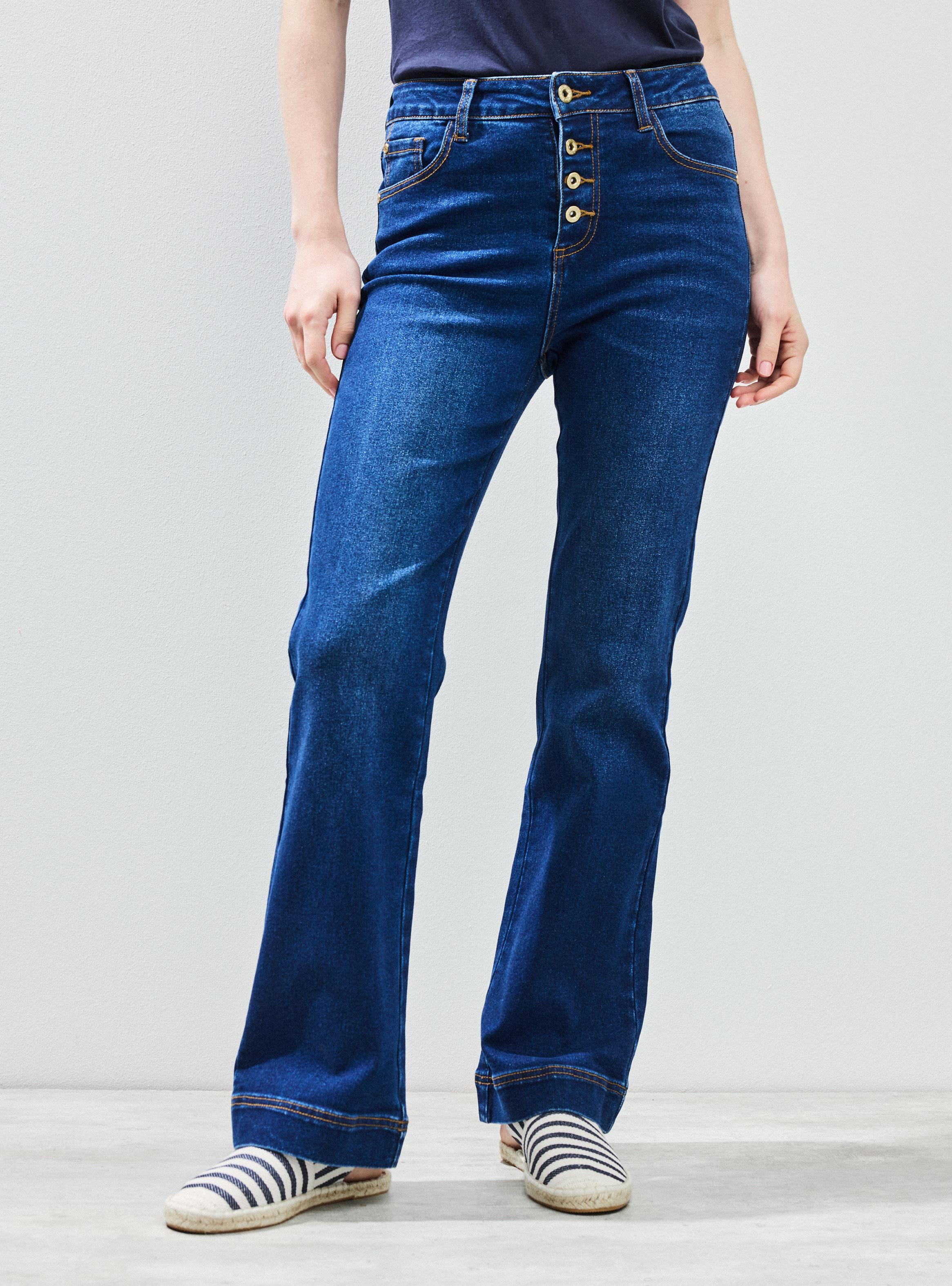 Jeans Kick Flare con Botones a la Vista-0