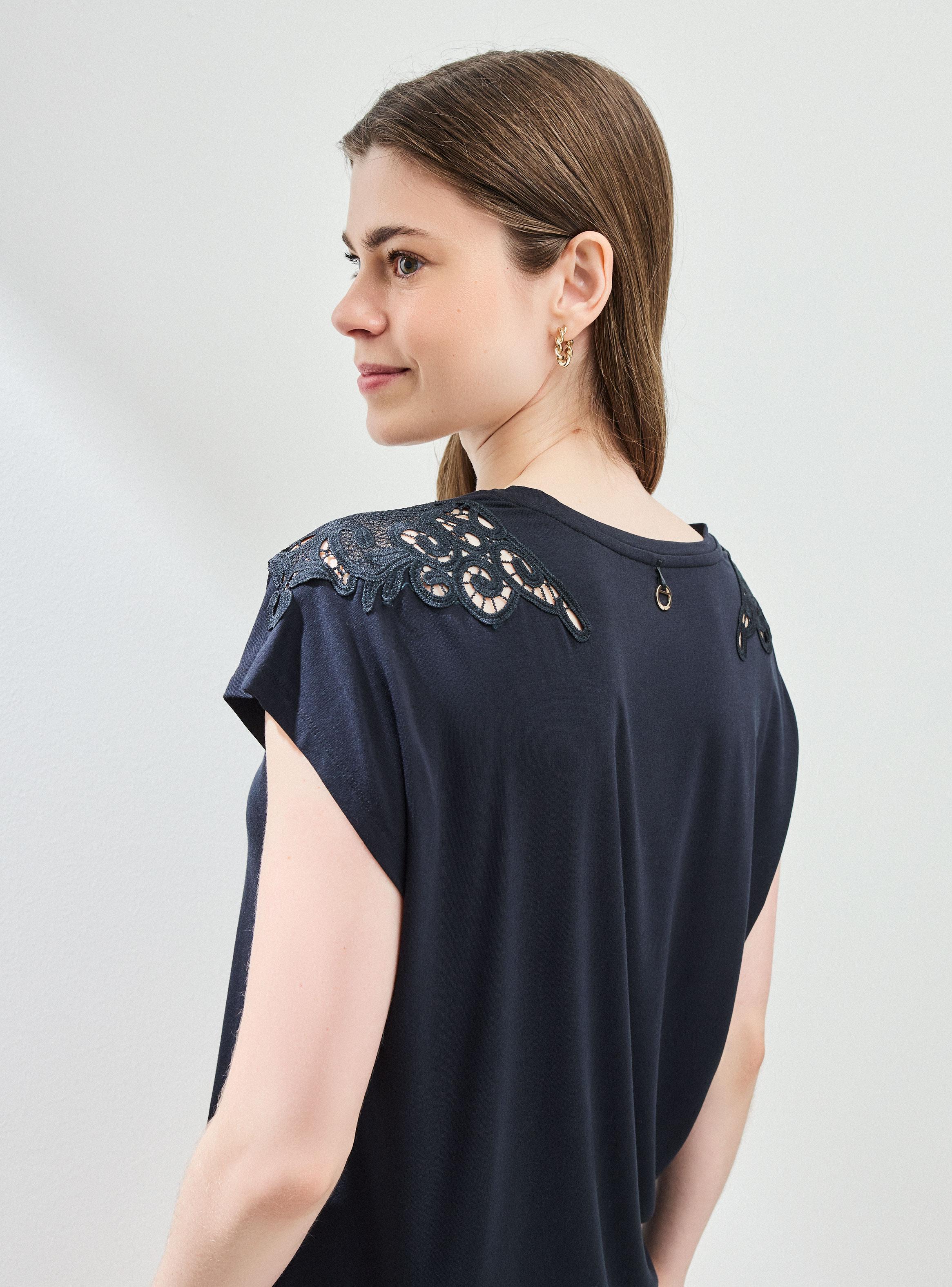Polera Aplicación de Macramé en Hombros-3
