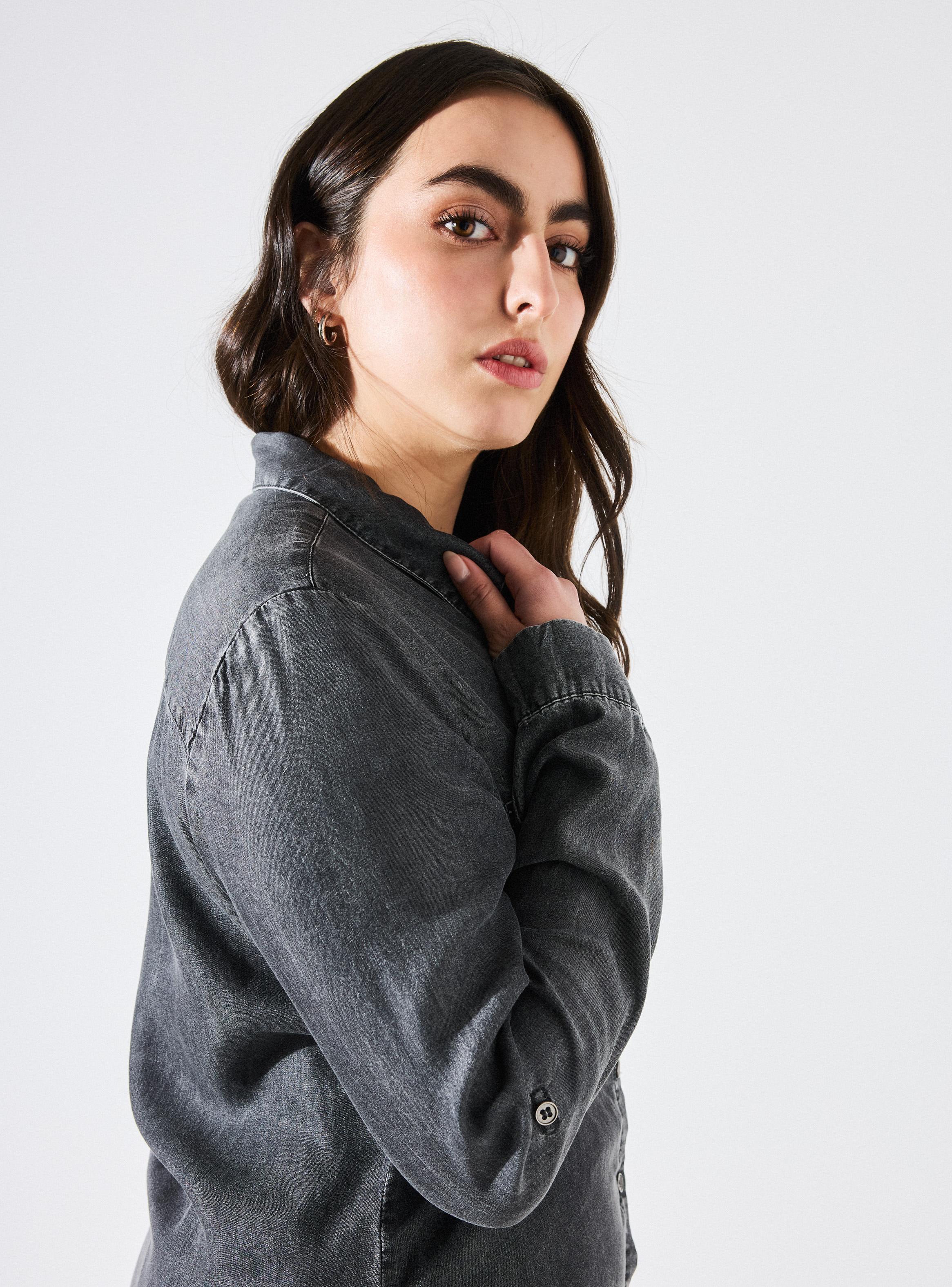 Blusa Tencel Lavada con Detalle de Tachas-3
