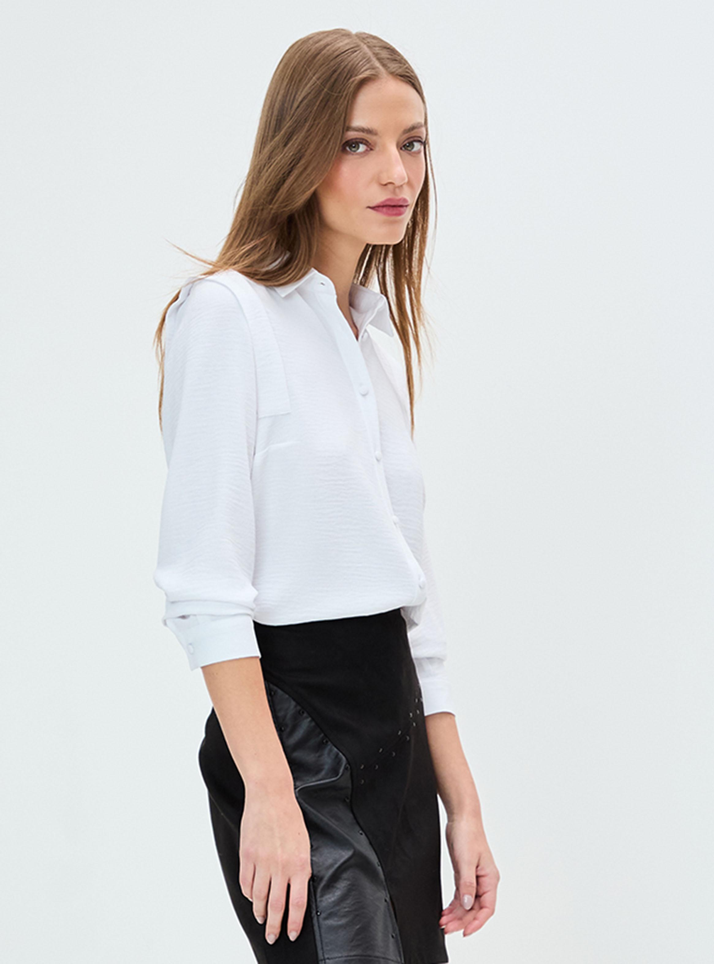 Blusa Lisa con Botones Básico-2