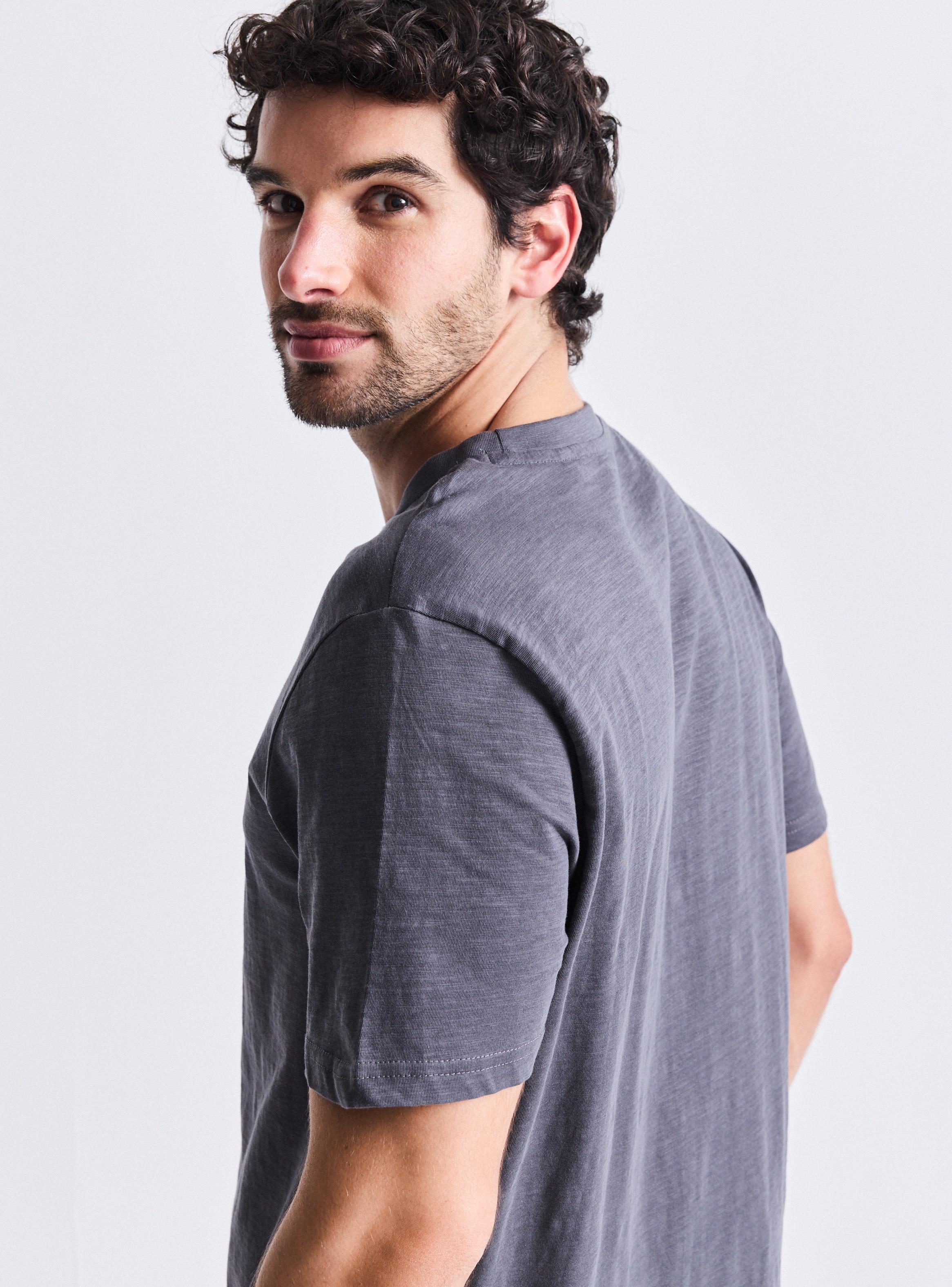 Polera Manga Corta Cuello Redondo Logo Bordado-3