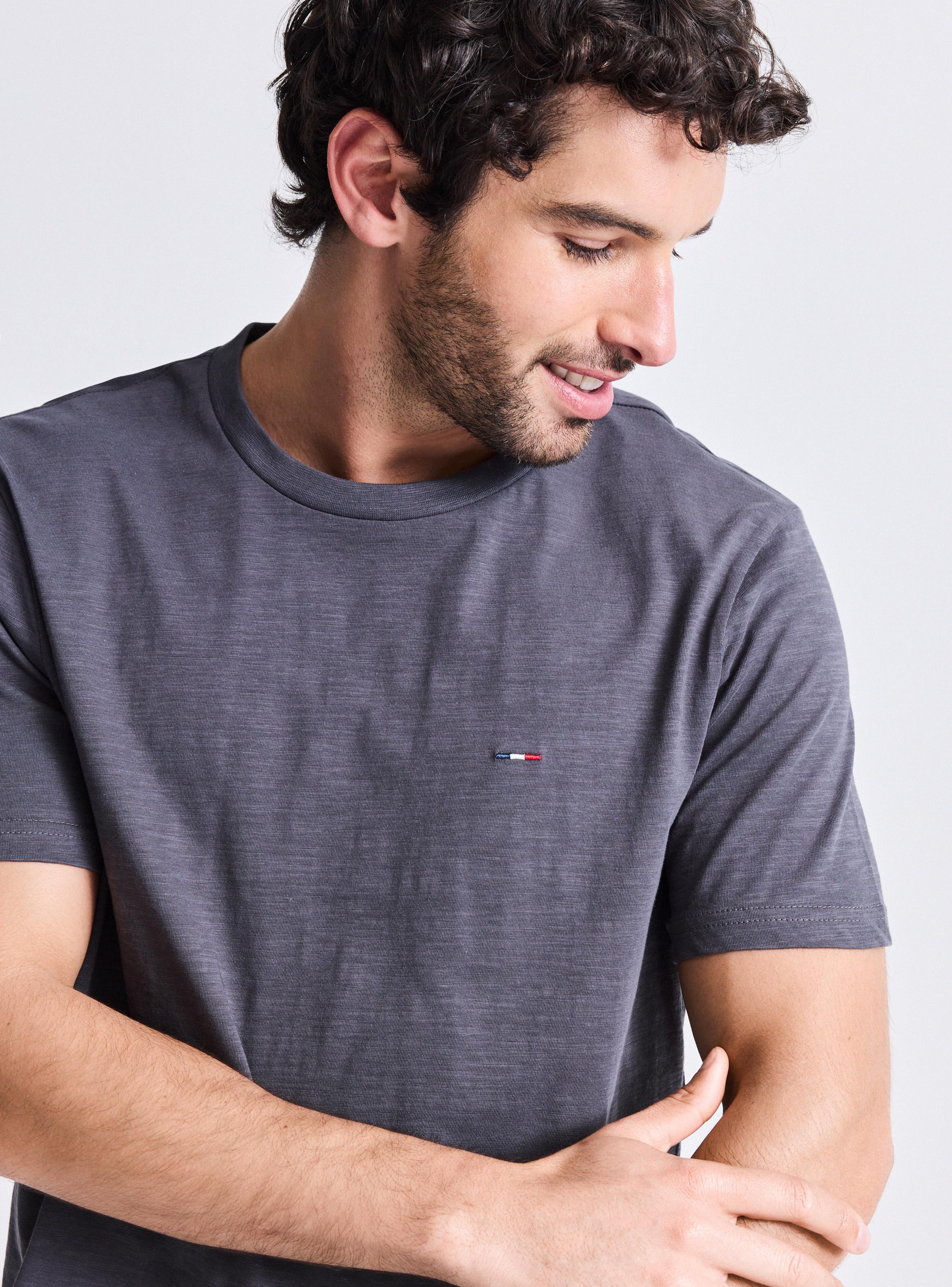 Polera Manga Corta Cuello Redondo Logo Bordado-2