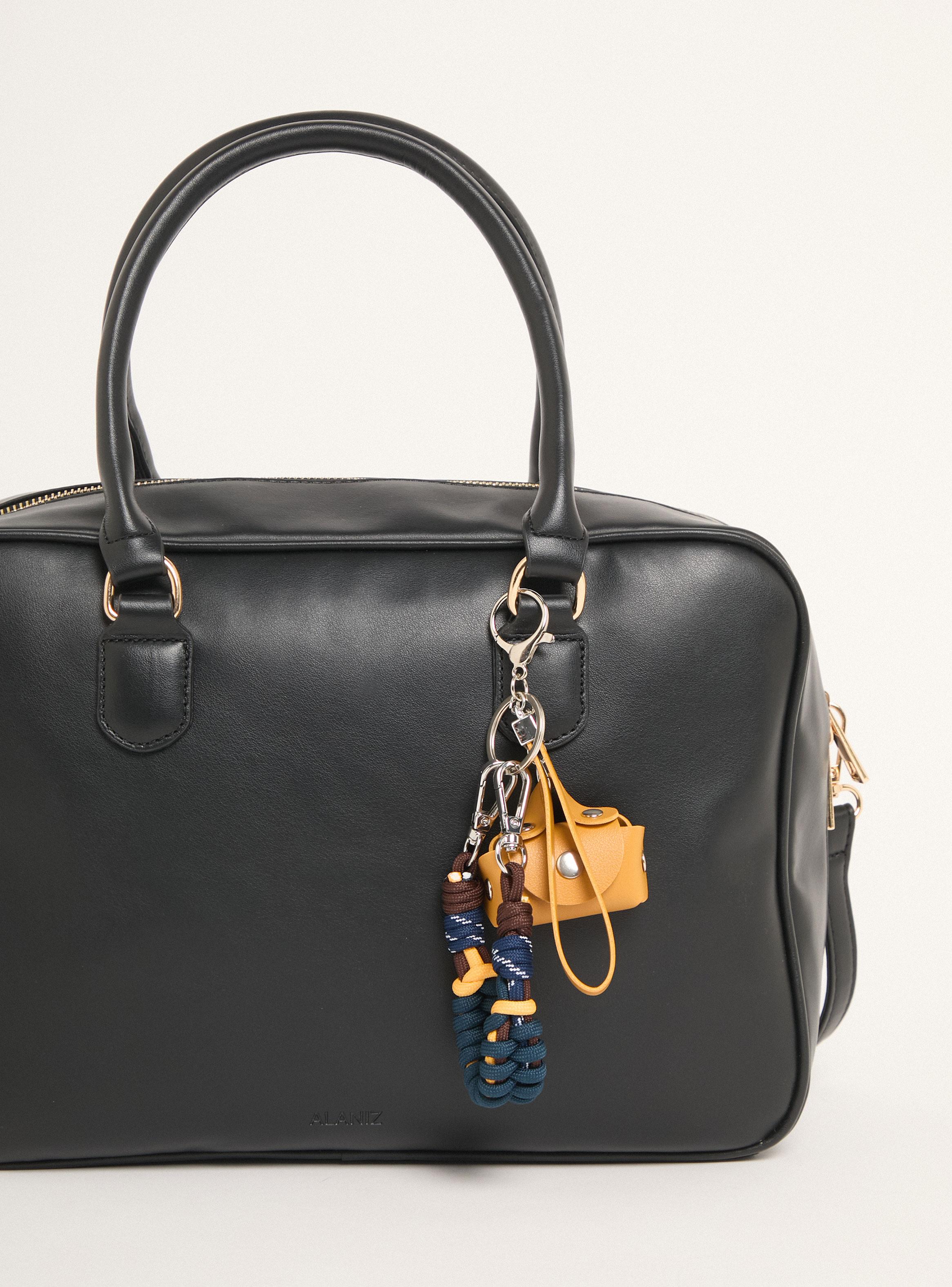 Cartera Tipo Bowling con Charm-4